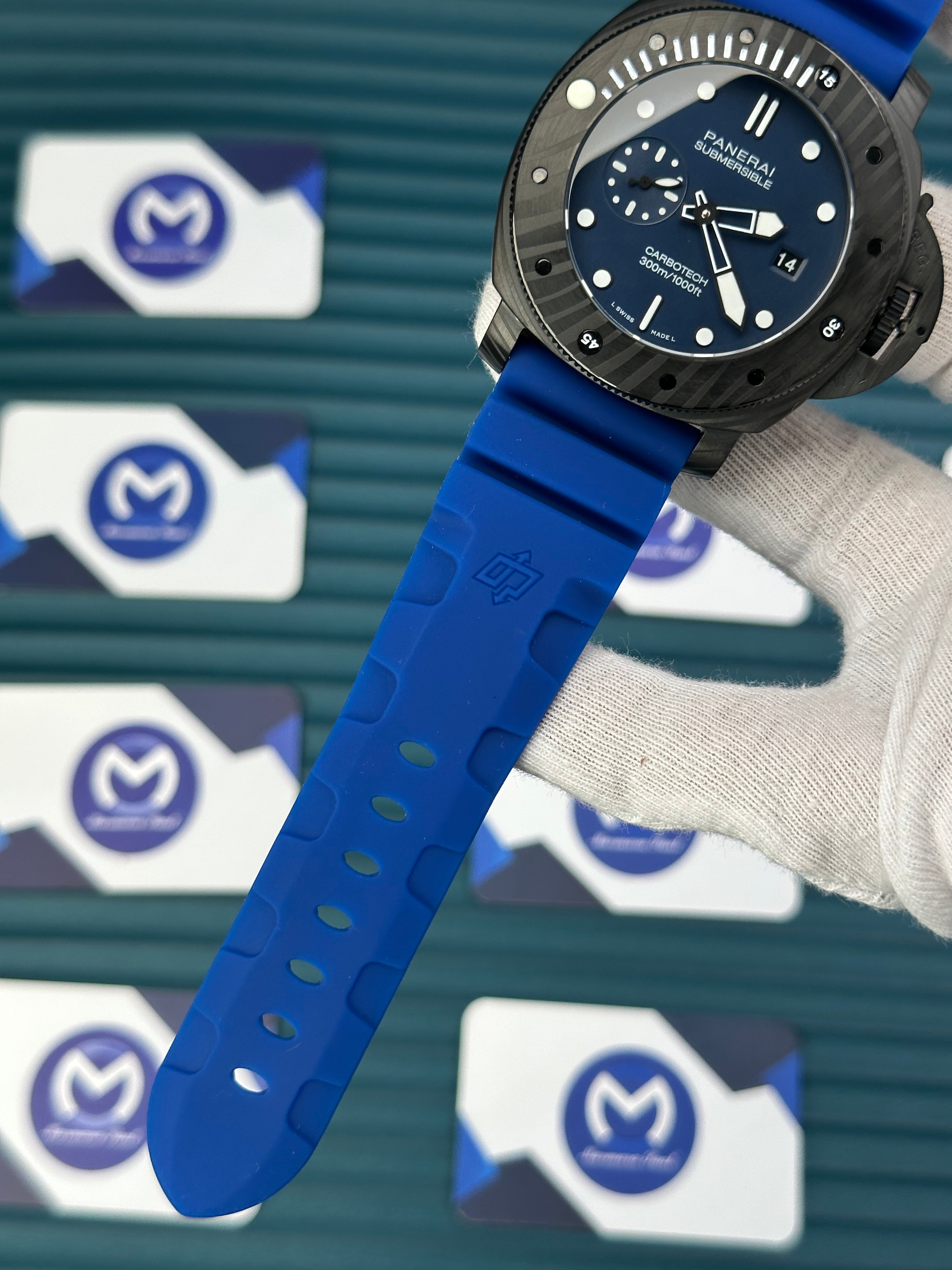 PANERAI SUBMERSIBLE CARBOTECH BLUE DIAL BLUE RUBBER CORD