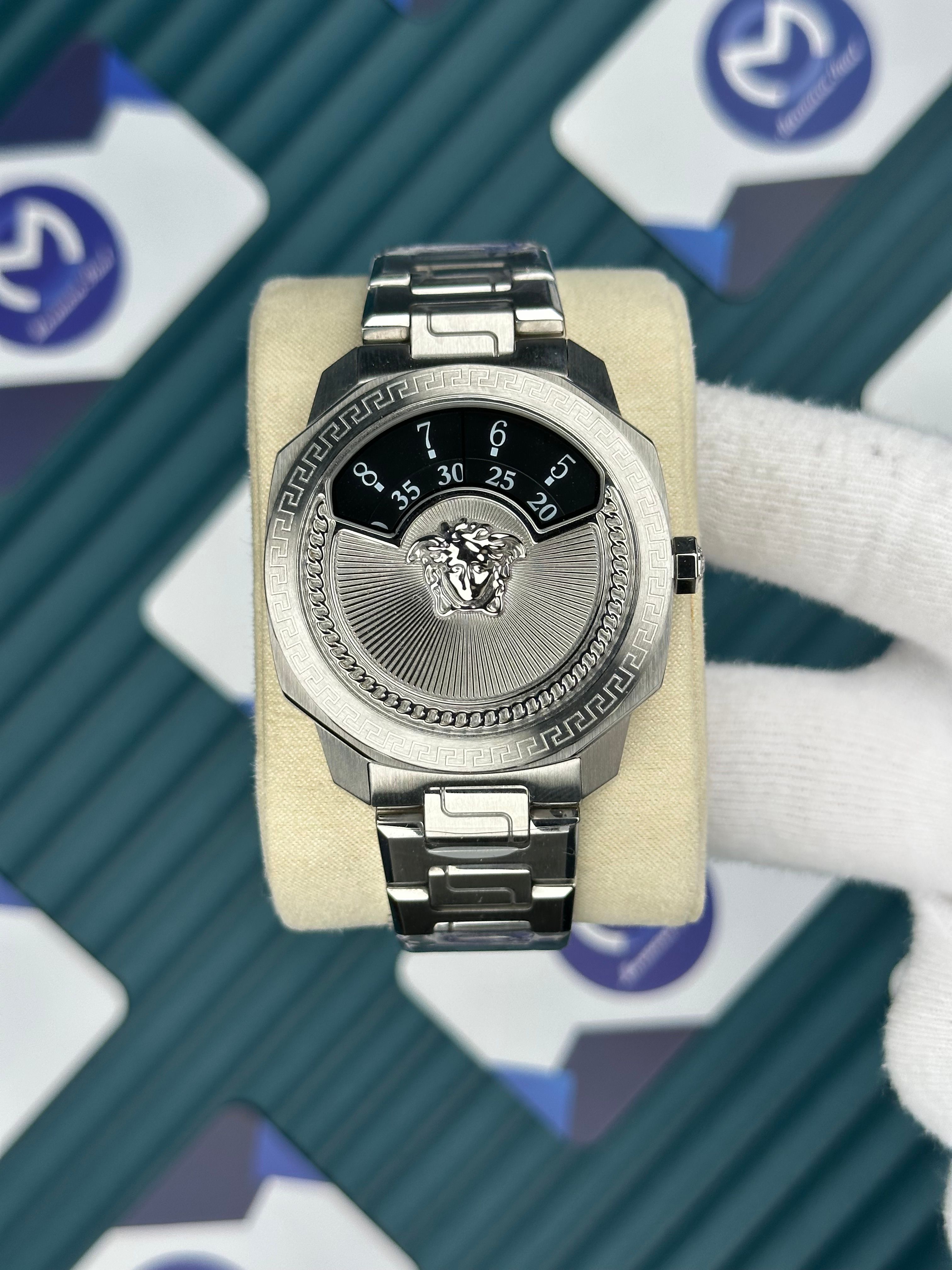 Versace Gümüş Kordon Yeni Nesil 3D Logolu Siyah Kadran