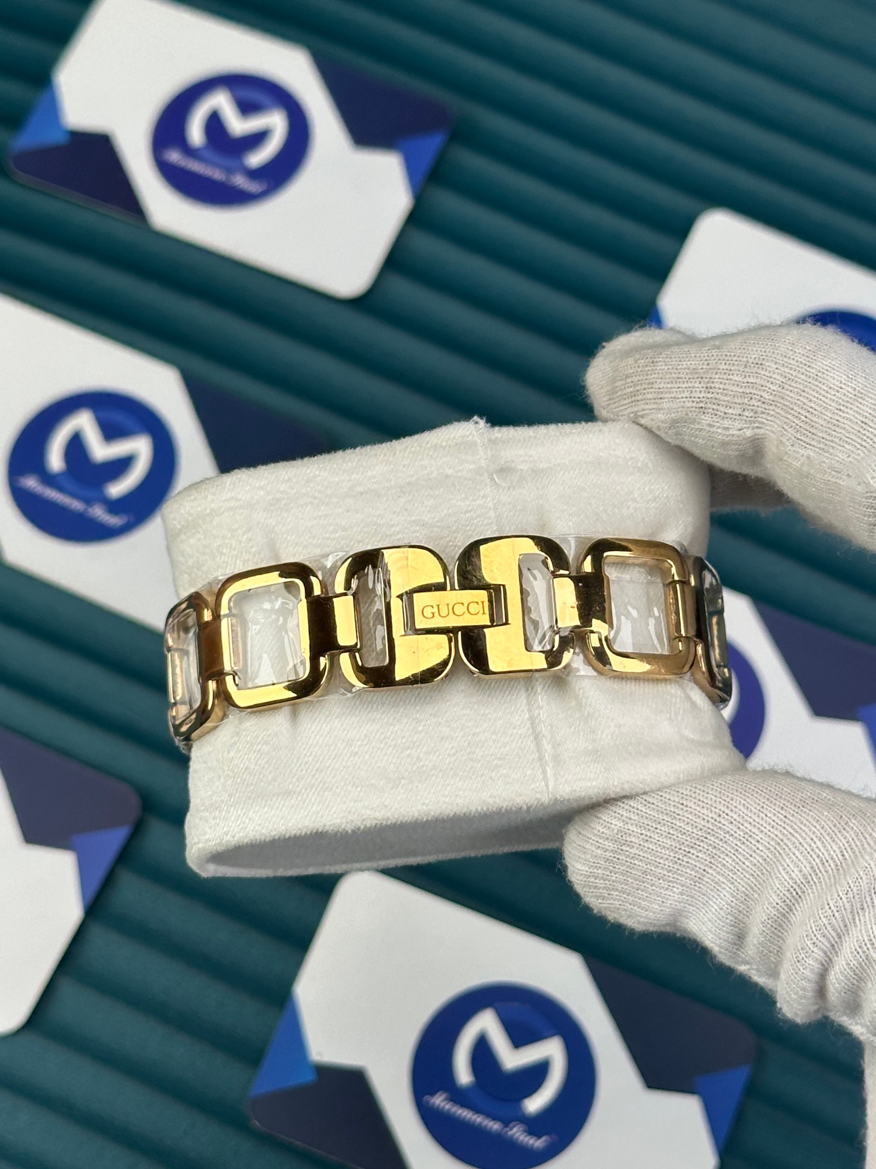 GUCCI WOMAN RING BRACELET WHITE DIAL GOLD CORD