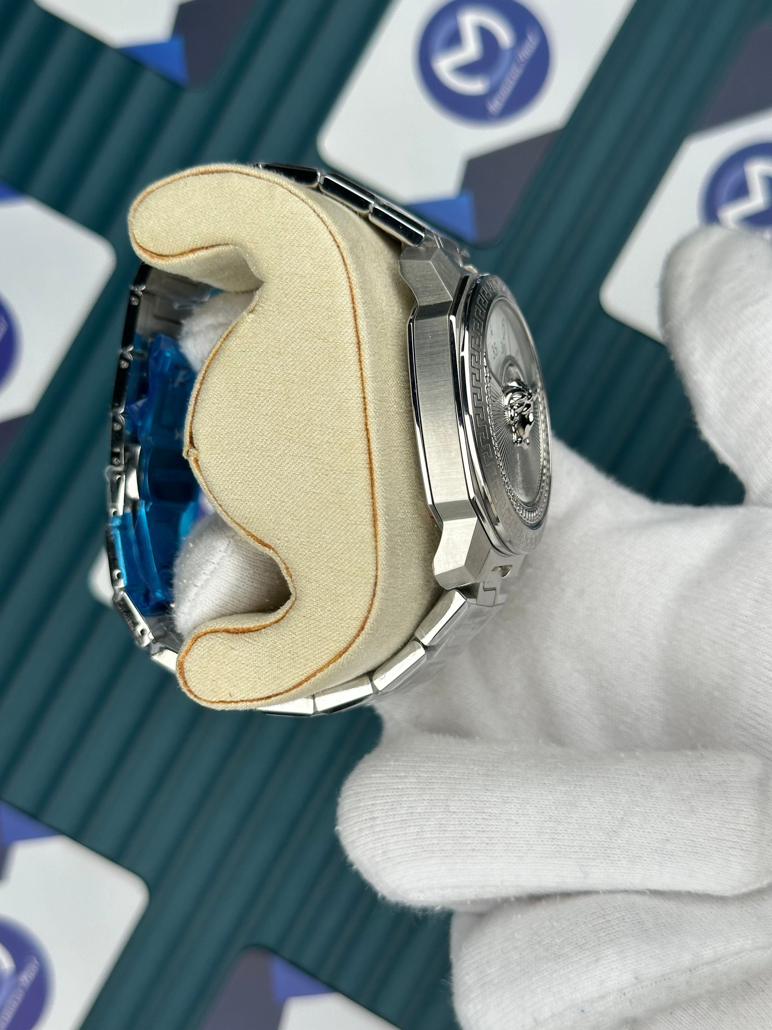 Versace Gümüş Kordon Yeni Nesil 3D Logolu  Beyaz Kadran