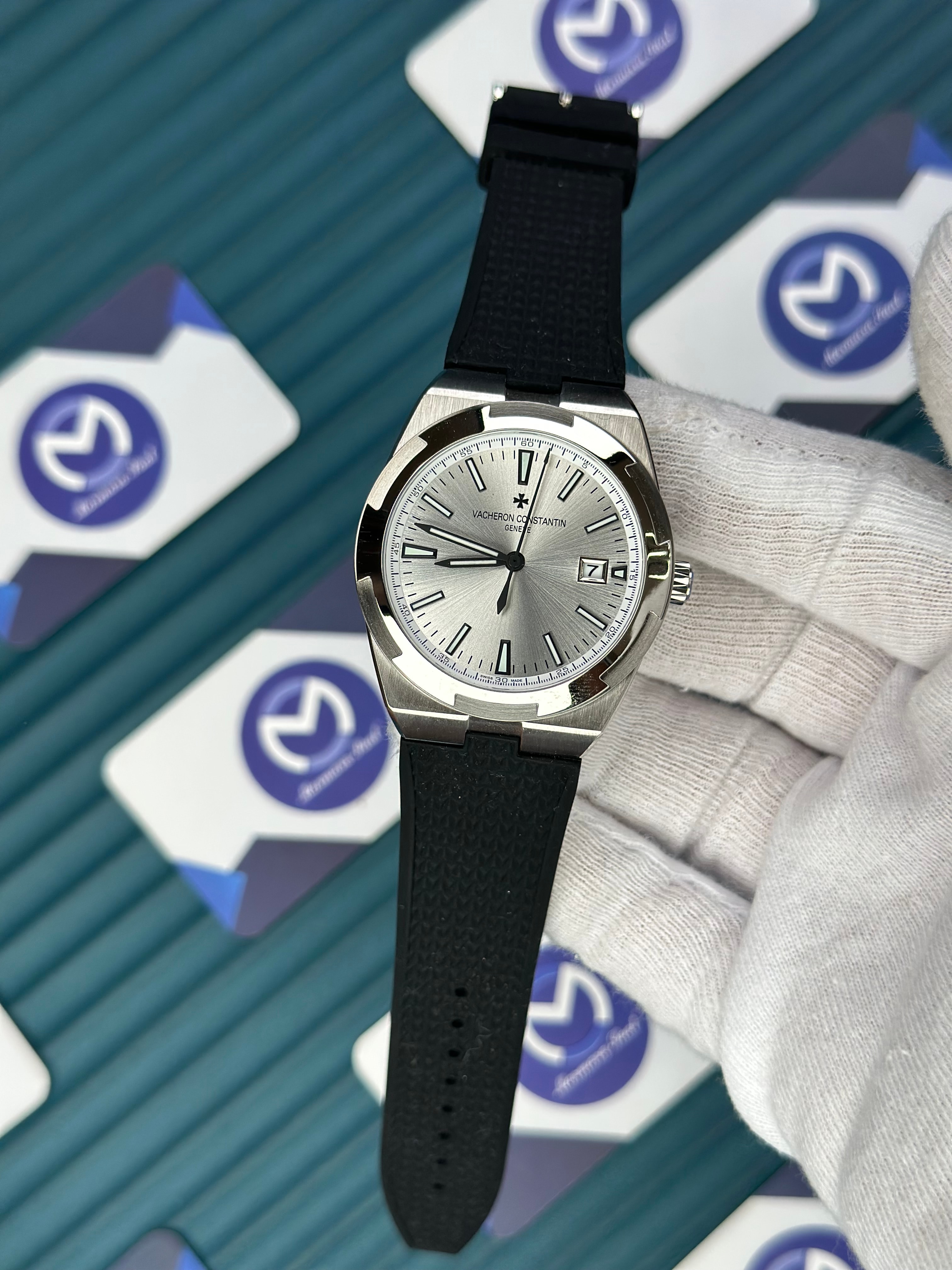 VACHERON CONSTANTIN WHITE DIAL SILVER CASE OVERSEAS BLACK RUBBER