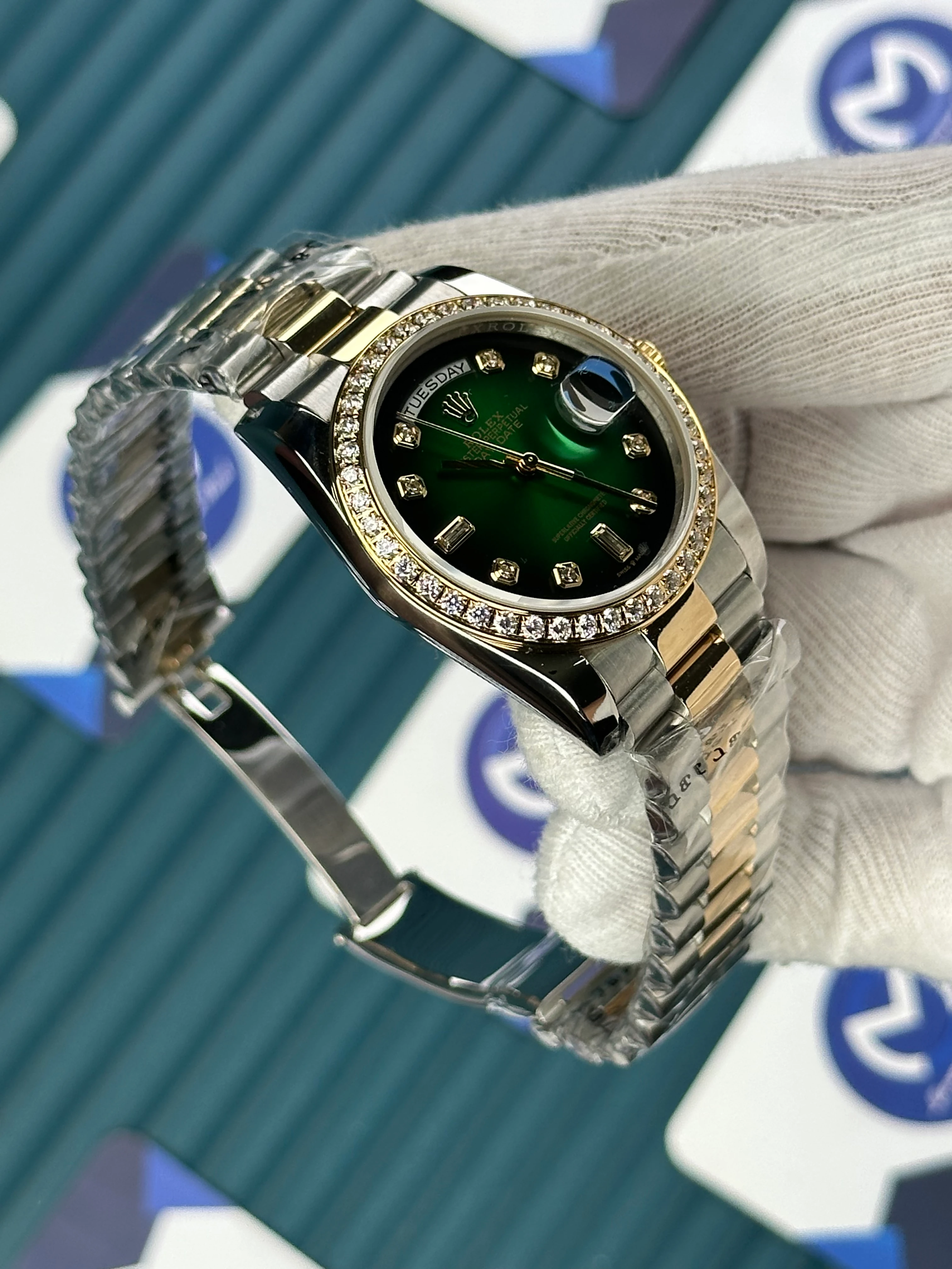 ROLEX 36 MM DAY-DATE GREEN DIAL DIAMOND INDEX DIAMOND BEZEL GOLD-SILVER PRESIDENT