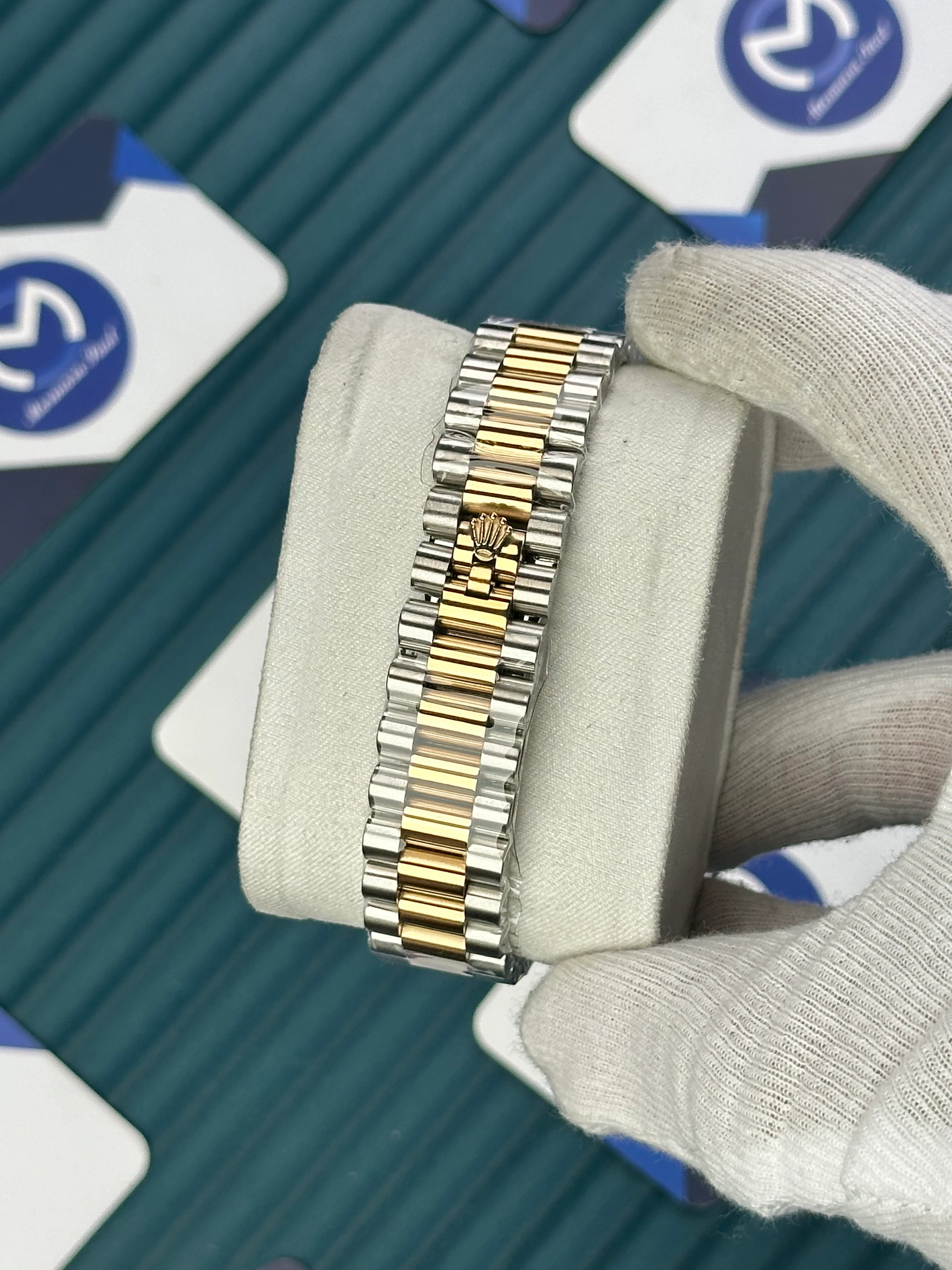 ROLEX 36 MM DAY-DATE GREEN DIAL DIAMOND INDEX DIAMOND BEZEL GOLD-SILVER PRESIDENT