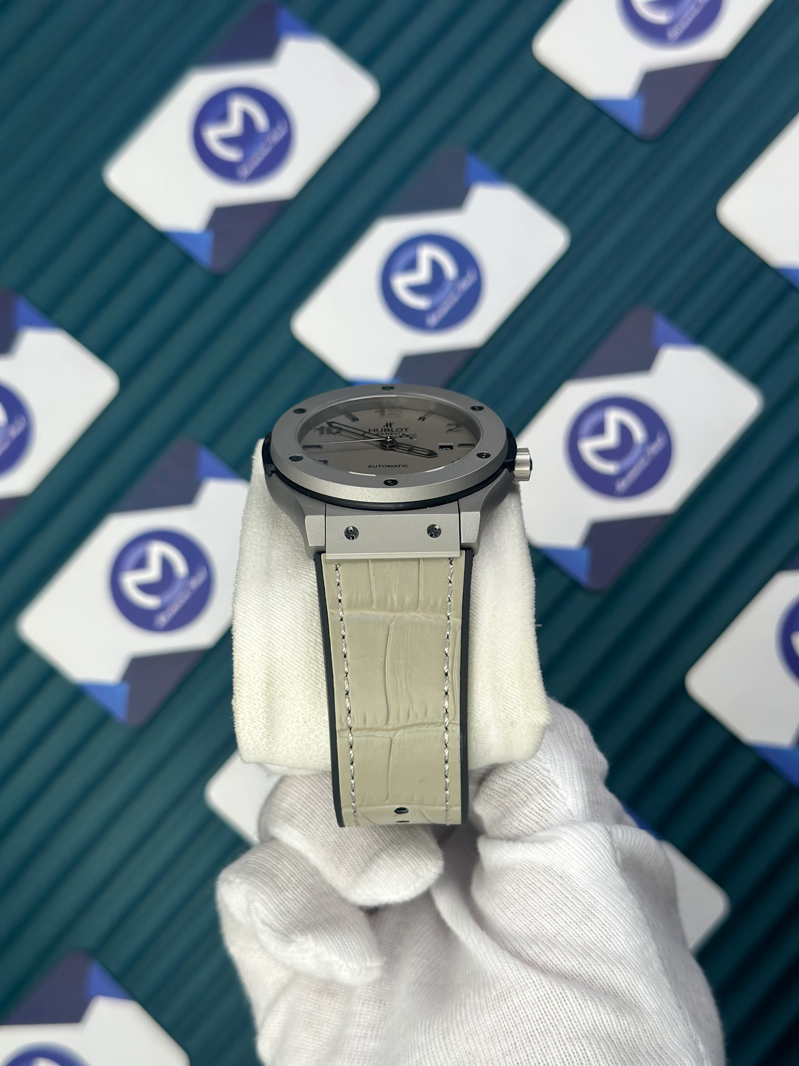 HUBLOT GENEVE AUTOMATIC VENDOME NUMBER INDEX CREAM LEATHER CORD 