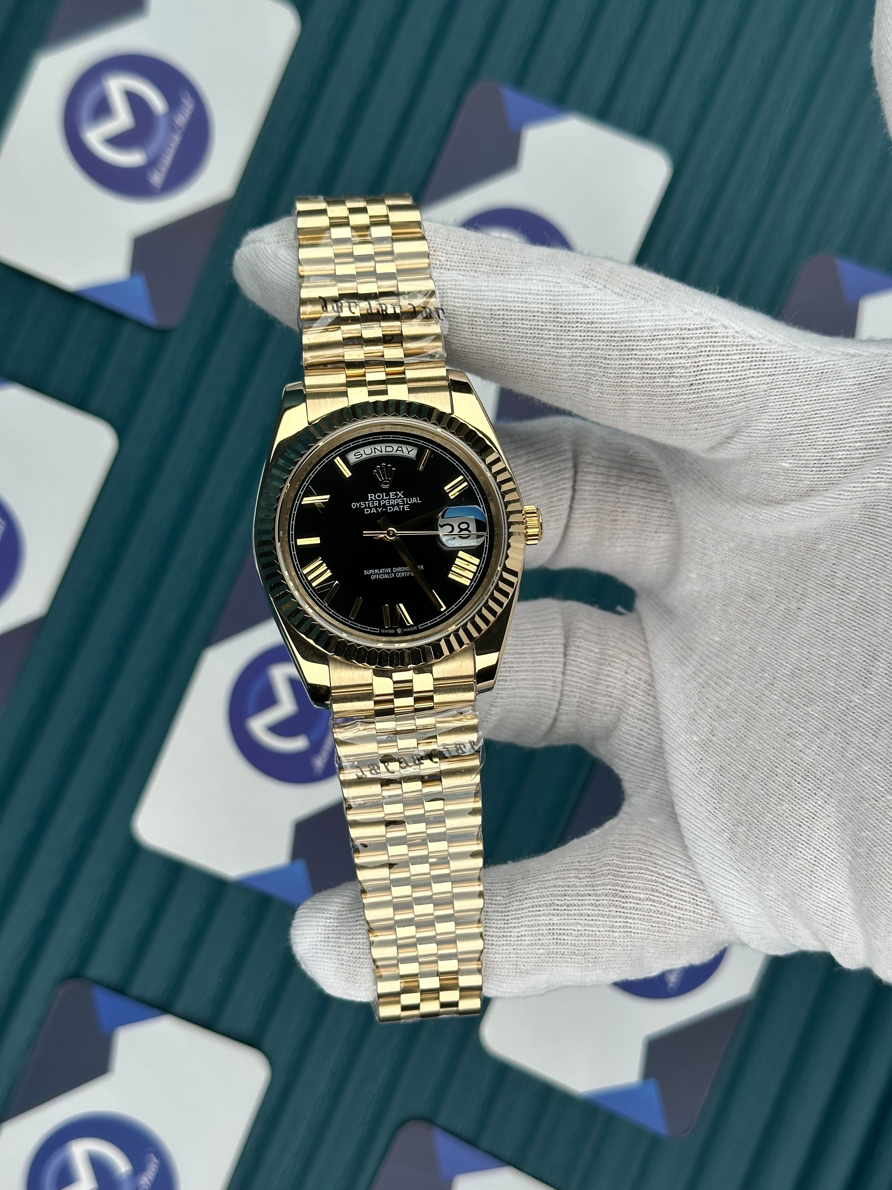 ROLEX DAY-DATE BLACK DIAL GOLD ROMA INDEX GOLD JUBILE