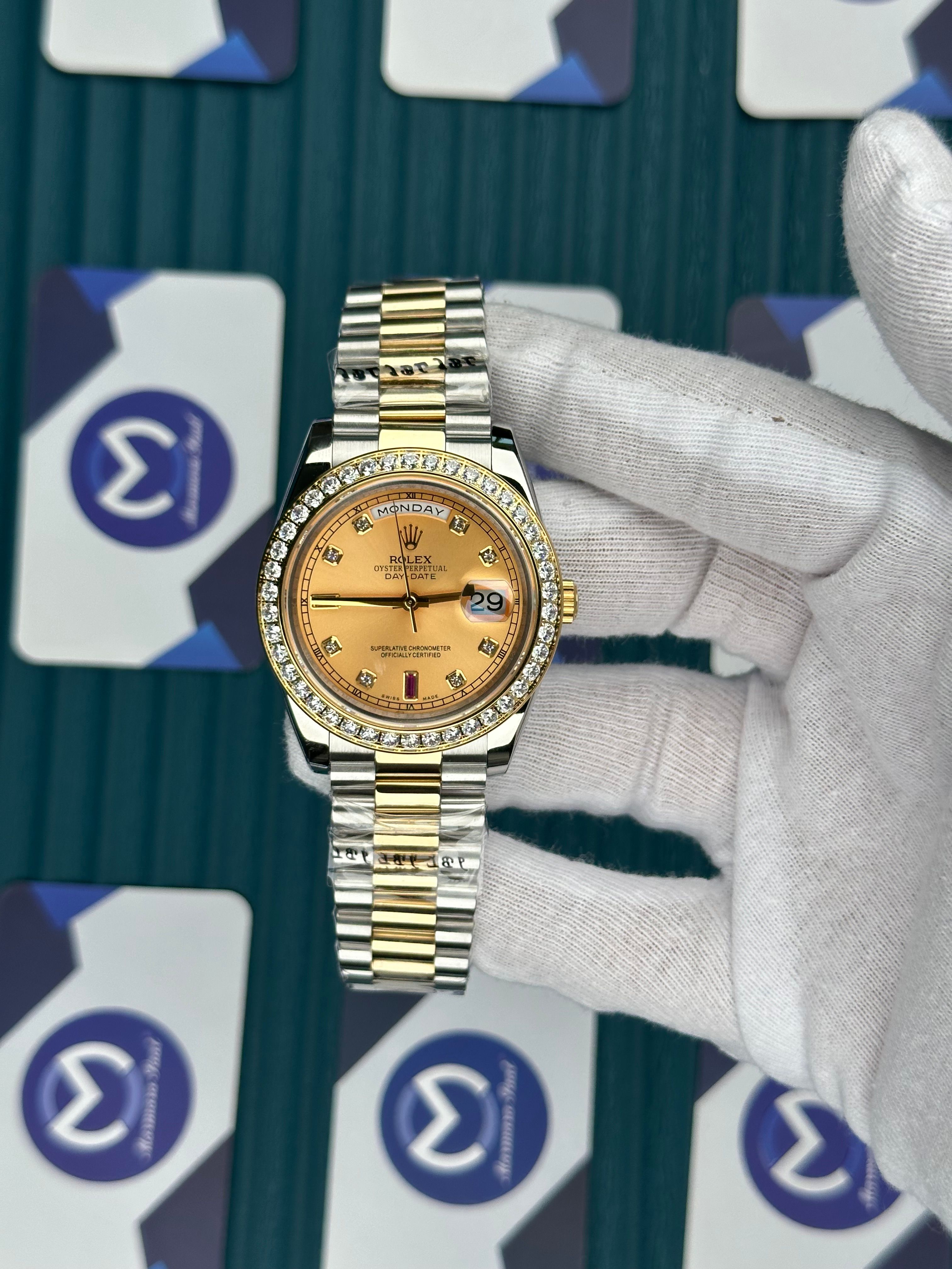 ROLEX DAY-DATE GOLD DIAL DIAMOND INDEX AND BEZEL GOLD-SILVER PRESIDENT