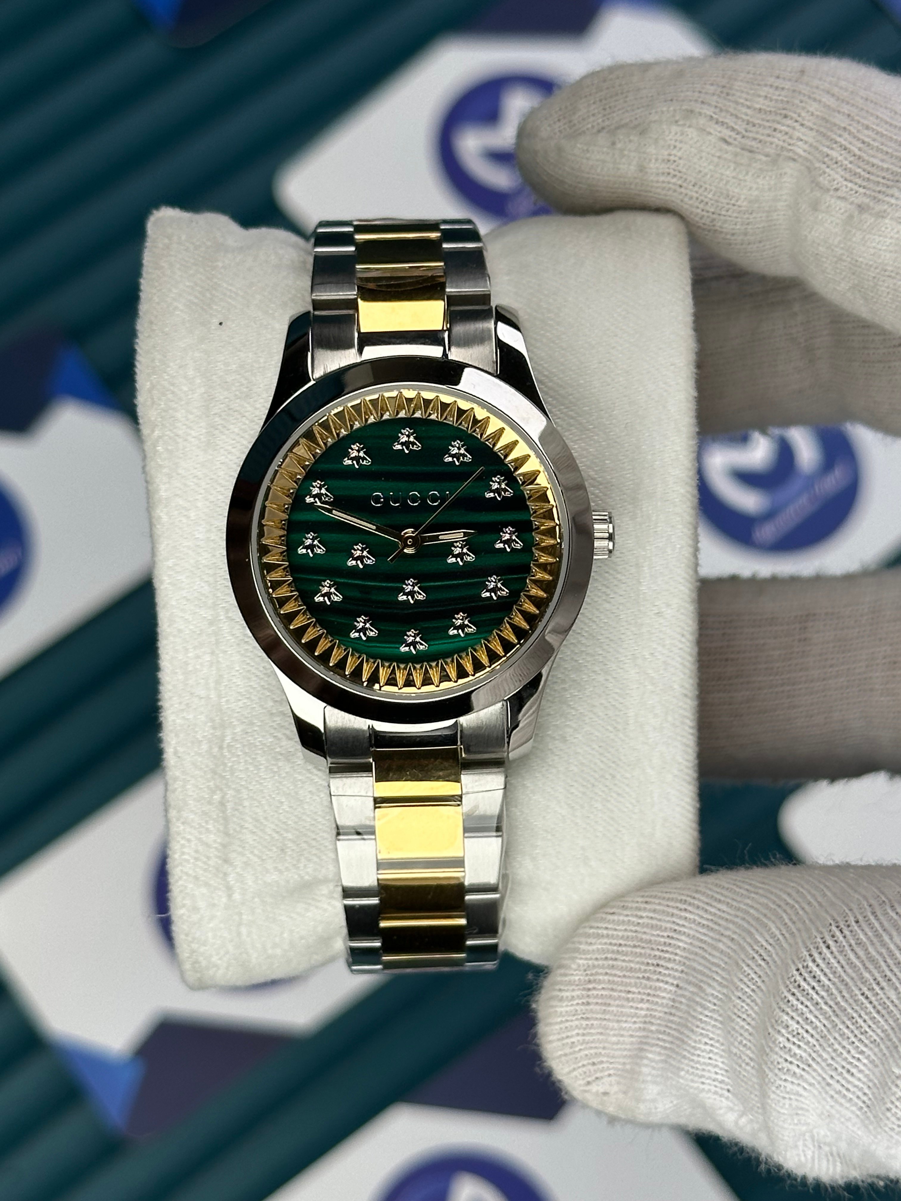 GUCCI WOMAN GREEN DIAL BUTTERFLY MOTIF GOLD-SILVER