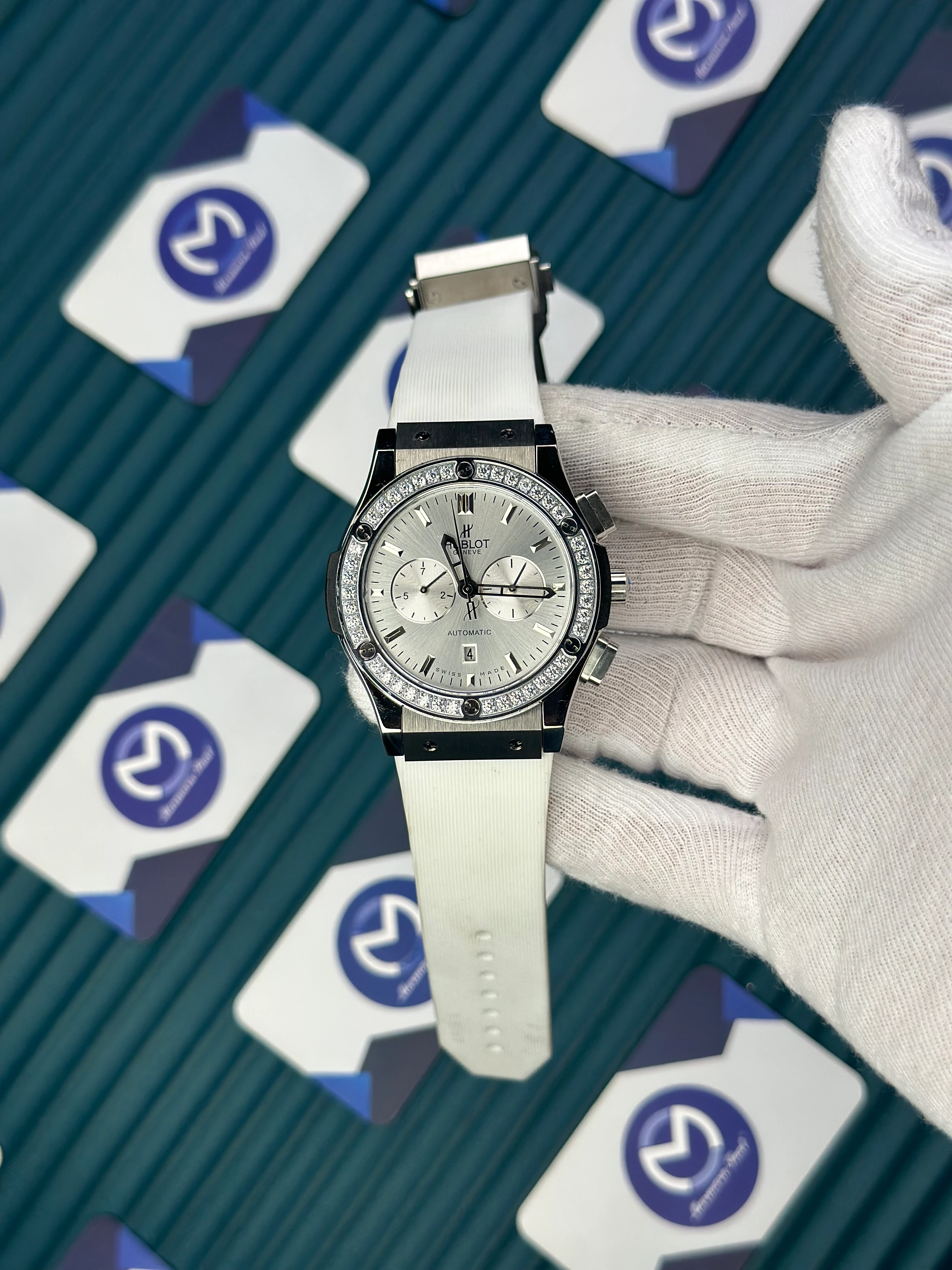 HUBLOT AUTOMATIC WHITE DIAL CHRONOGRAPH DIAMOND BEZEL WHITE RUBBER CORD 