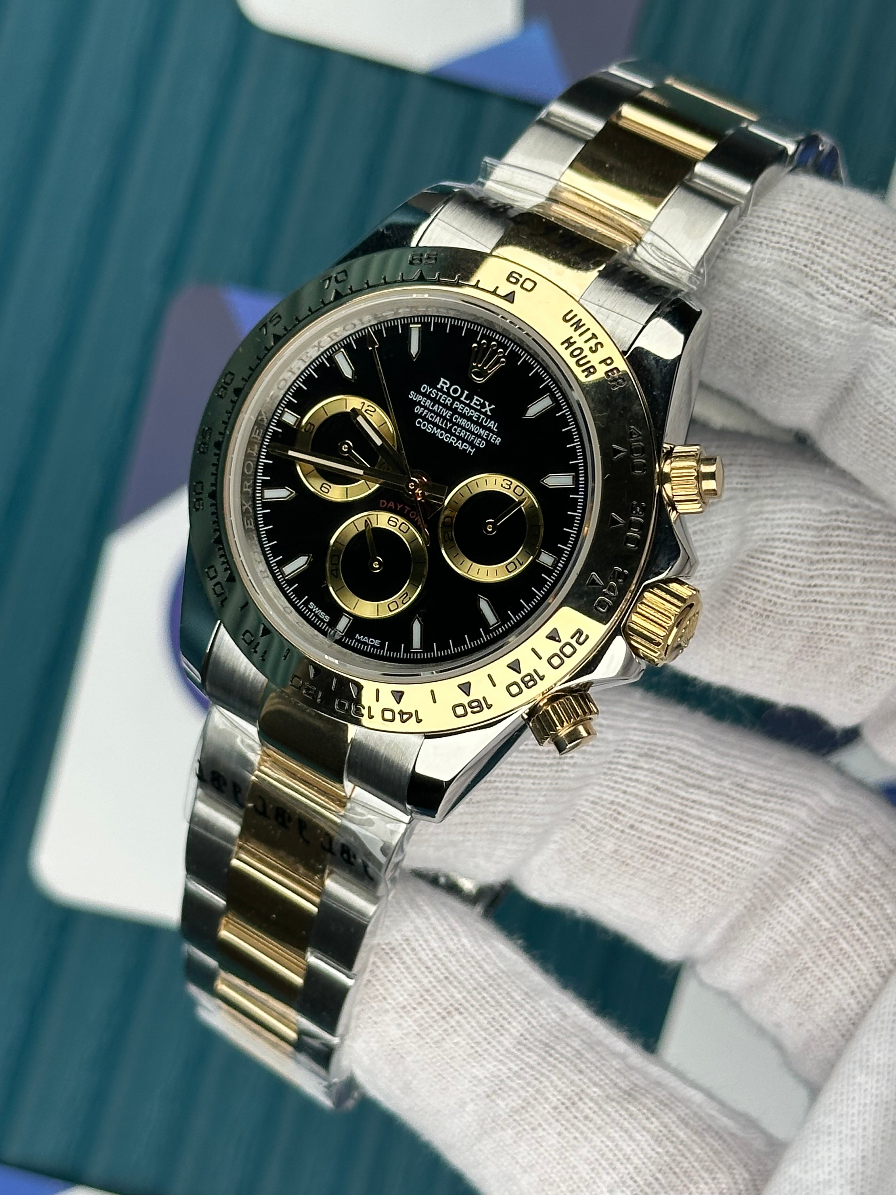 ROLEX DAYTONA BLACK DIAL GOLD BEZEL GOLD-SILVER OYSTER
