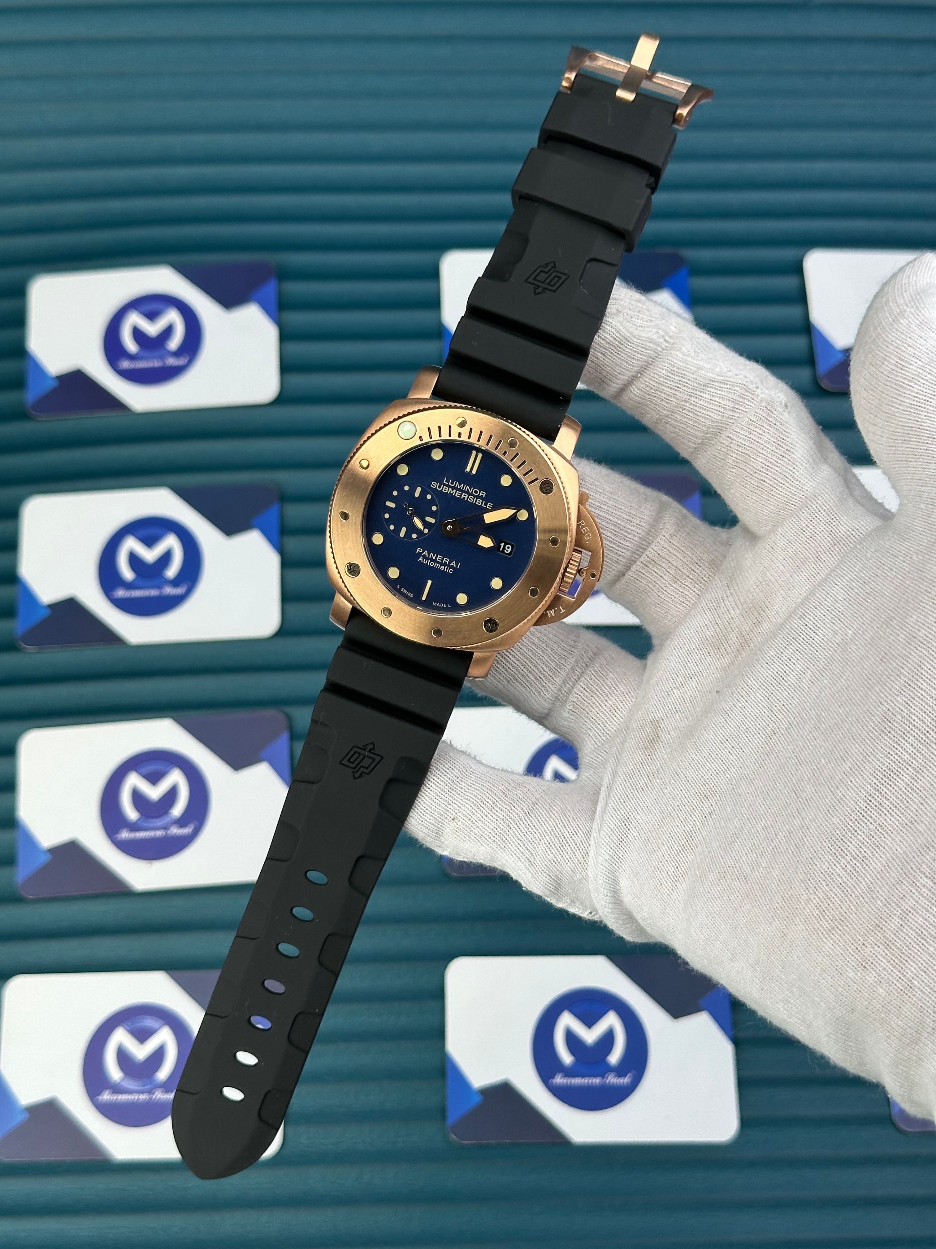 LUMINOR SUBMERSIBLE PANERAI AUTOMATIC BLUE DIAL ROSE CAE BLACK RUBBER