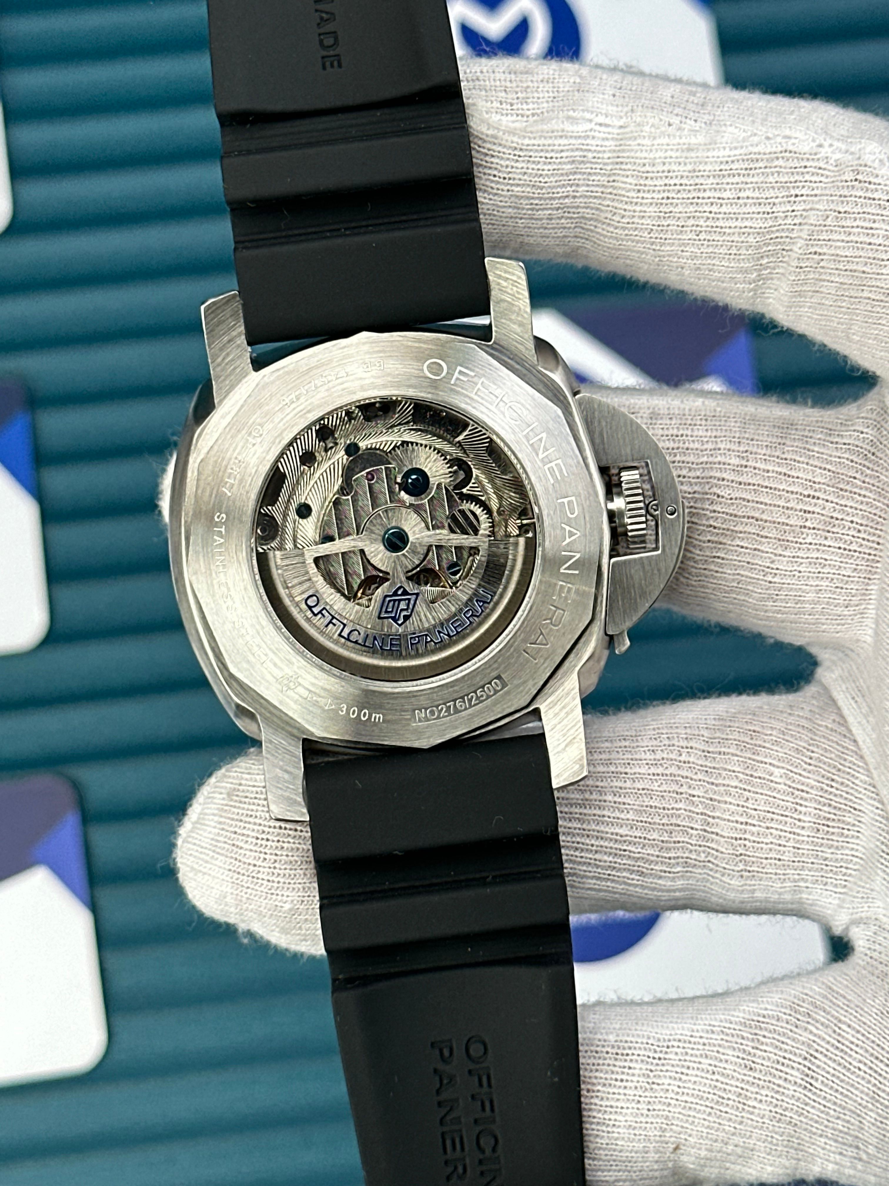 LUMINOR SUBMERSIBLE PANERAI AUTOMATIC BLACK DIAL SILVER CASE BLACK RUBBER