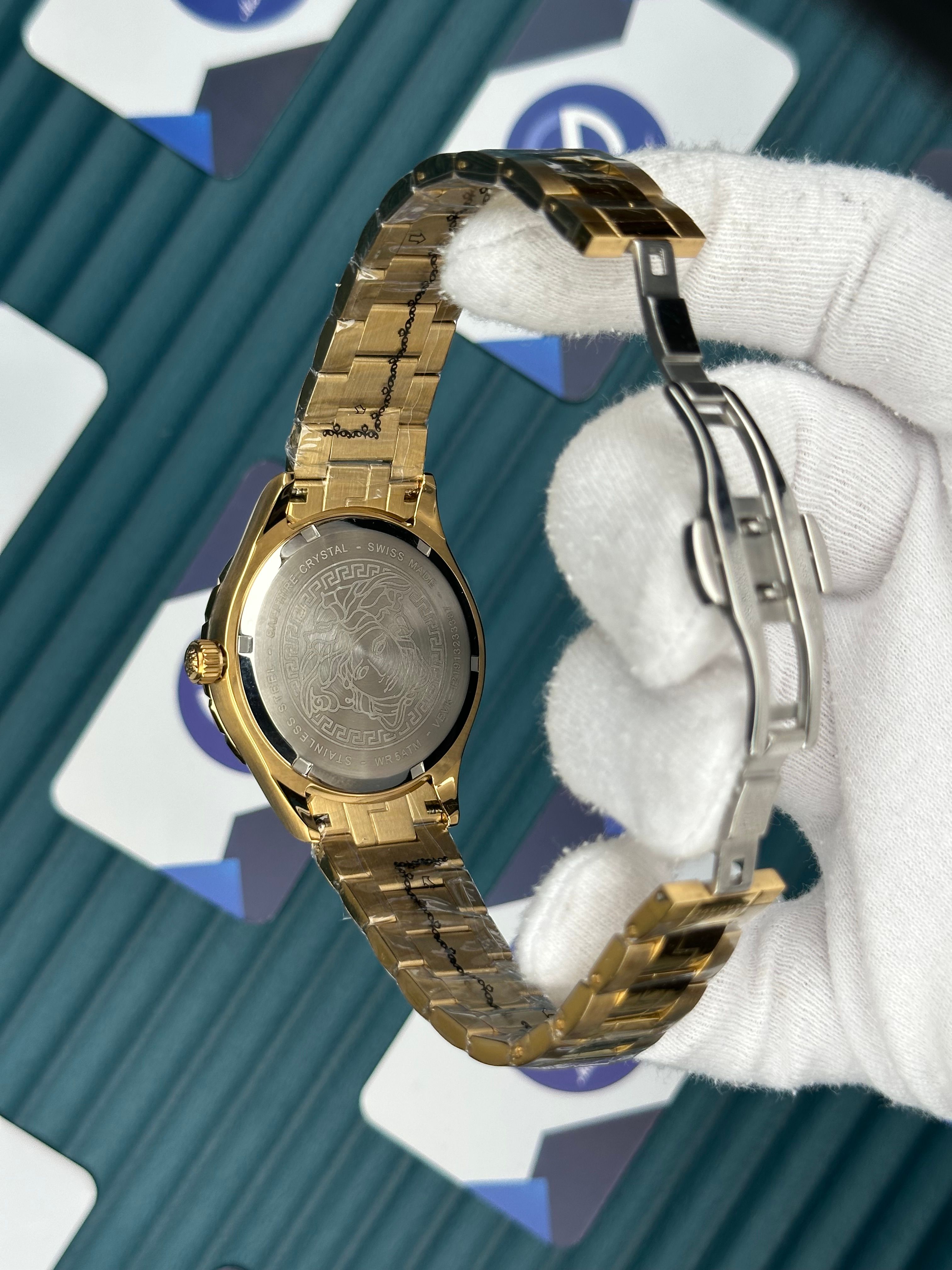 Versace Gold Kordon Beyaz Yazılı Kadran