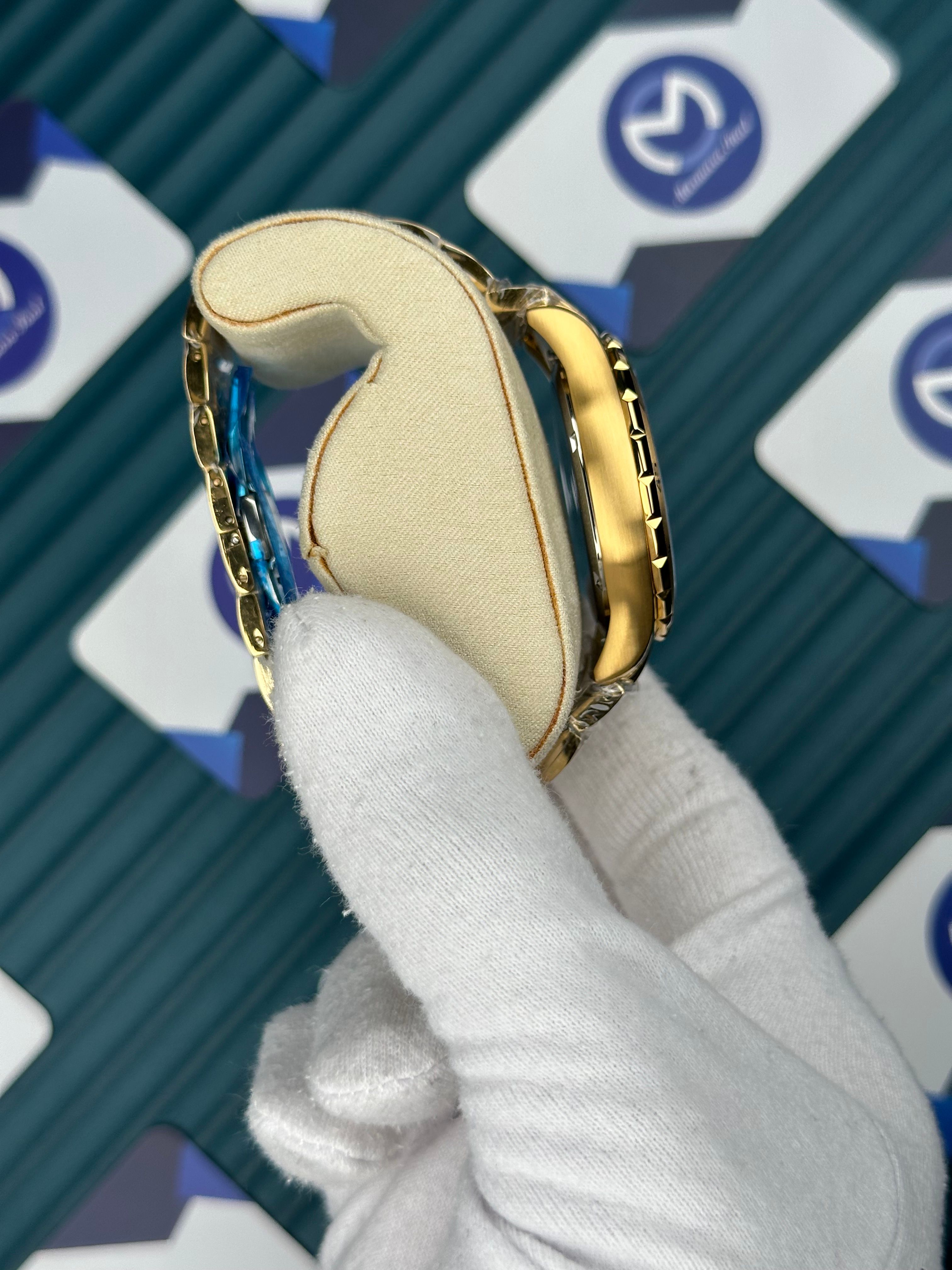 Versace Gold Kordon Beyaz Yazılı Kadran