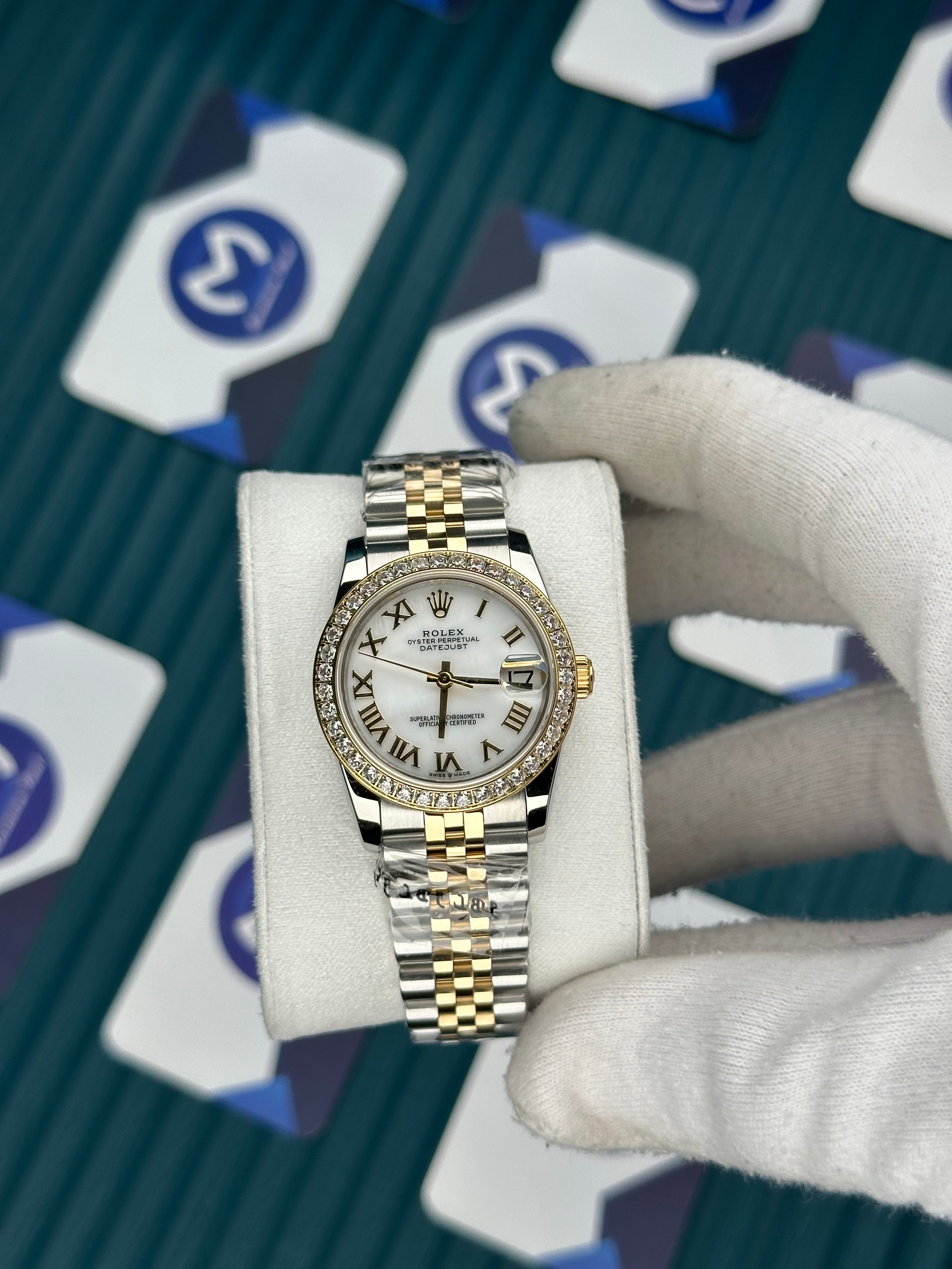 ROLEX 31 SEDEFLİ BEYAZ KADRAN ROMA INDEX PIRLANTA BEZEL GOLD-SILVER JUBILEE