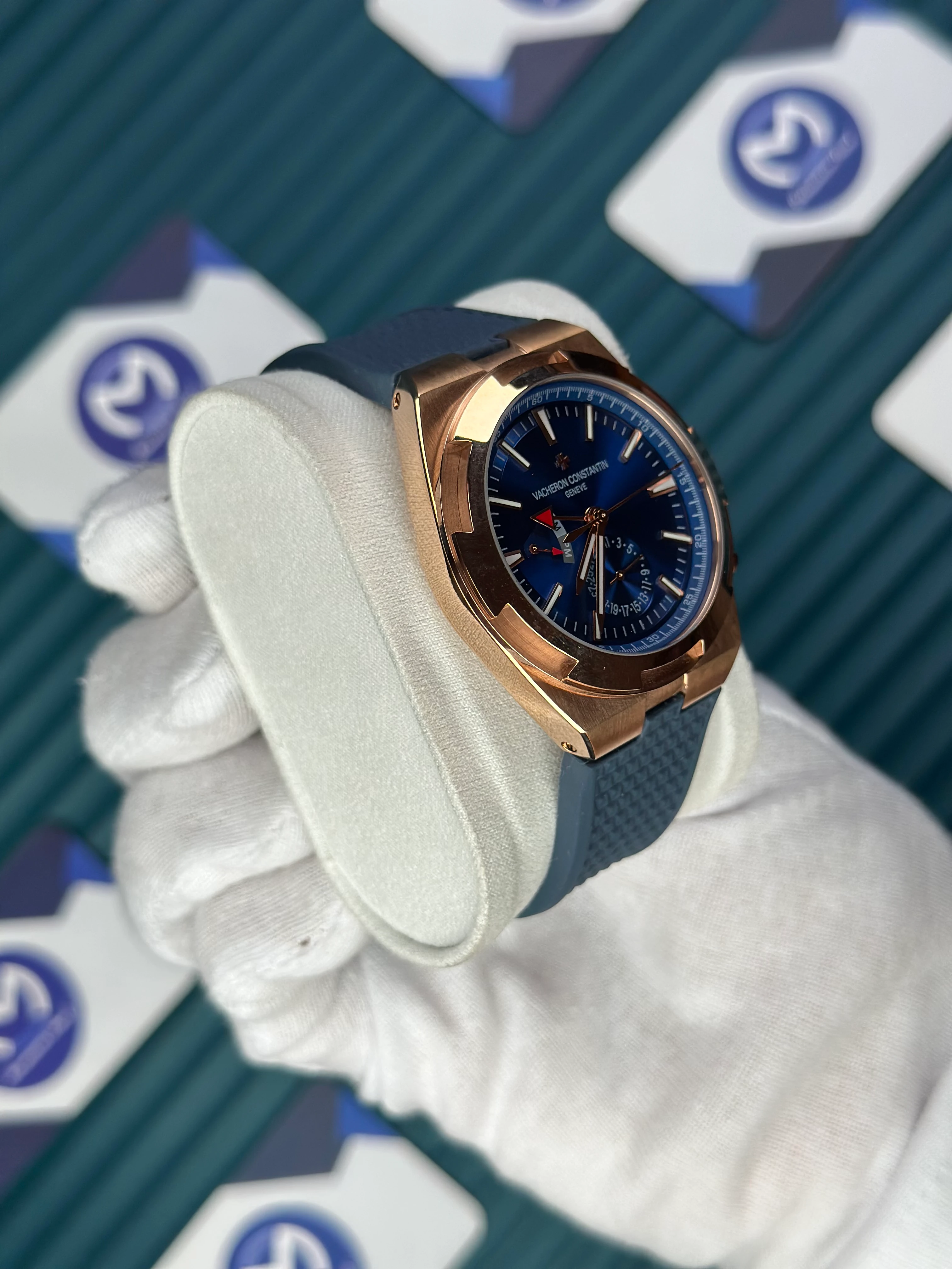 VACHERON CONSTANTİN BLUE DIAL ROSE CASE DUAL TIME OVERSEAS NAVY BLUE RUBBER
