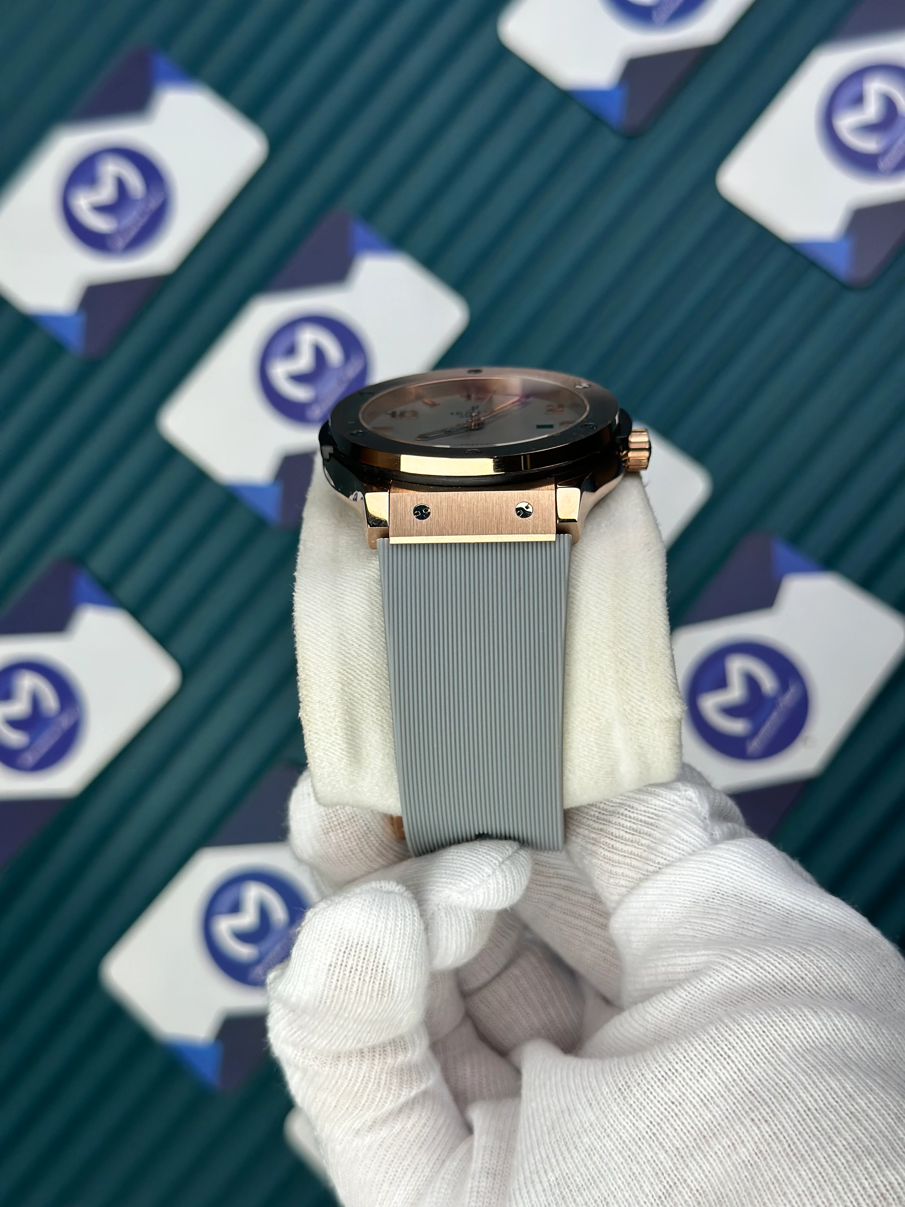 HUBLOT GENEVE AUTOMATIC VENDOME CREAM DIAL ROSE CASE GREY RUBBER CORD 