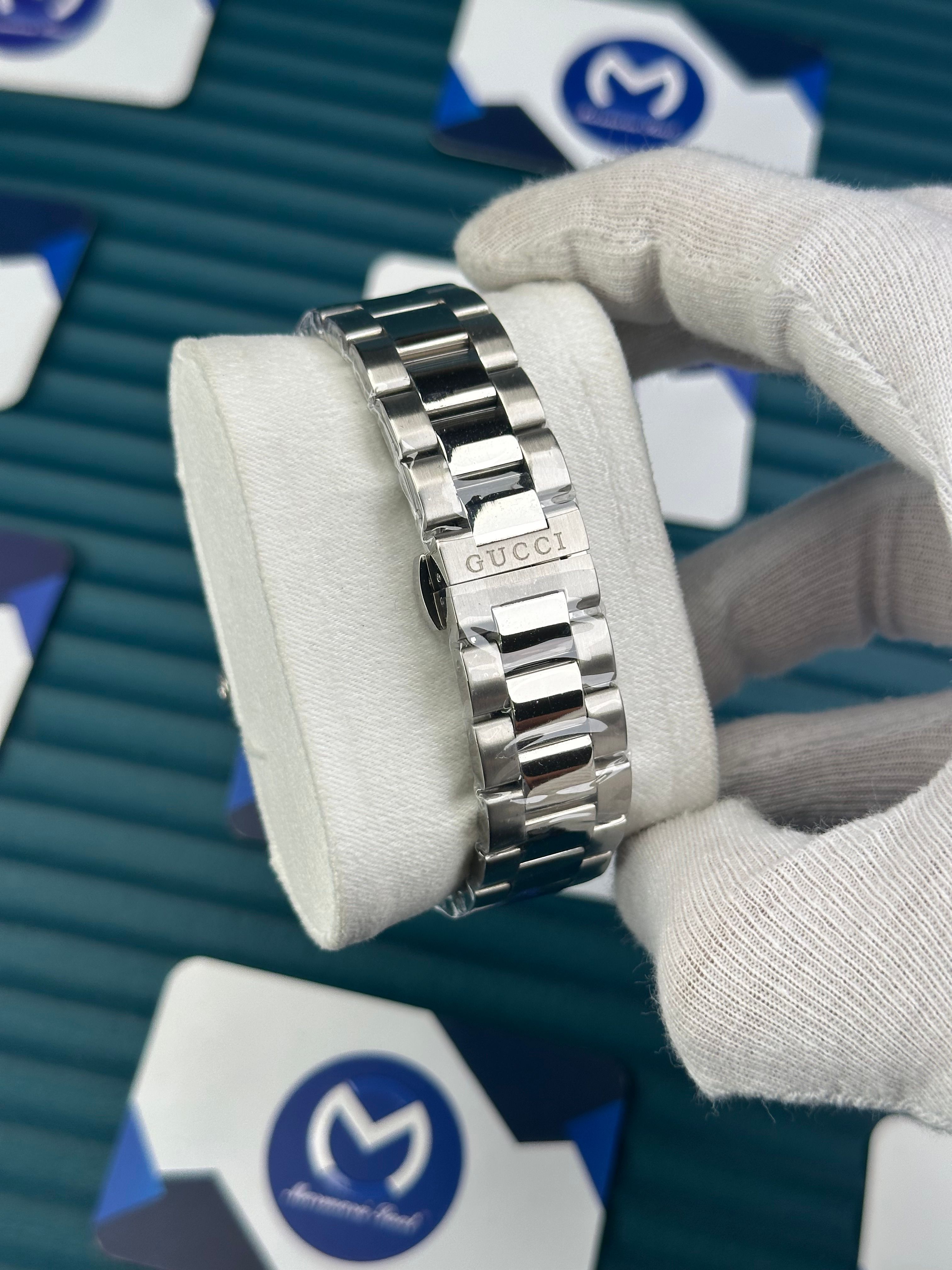 GUCCI BLACK DIAL PHOSPHOROUS INDEX SILVER CORD