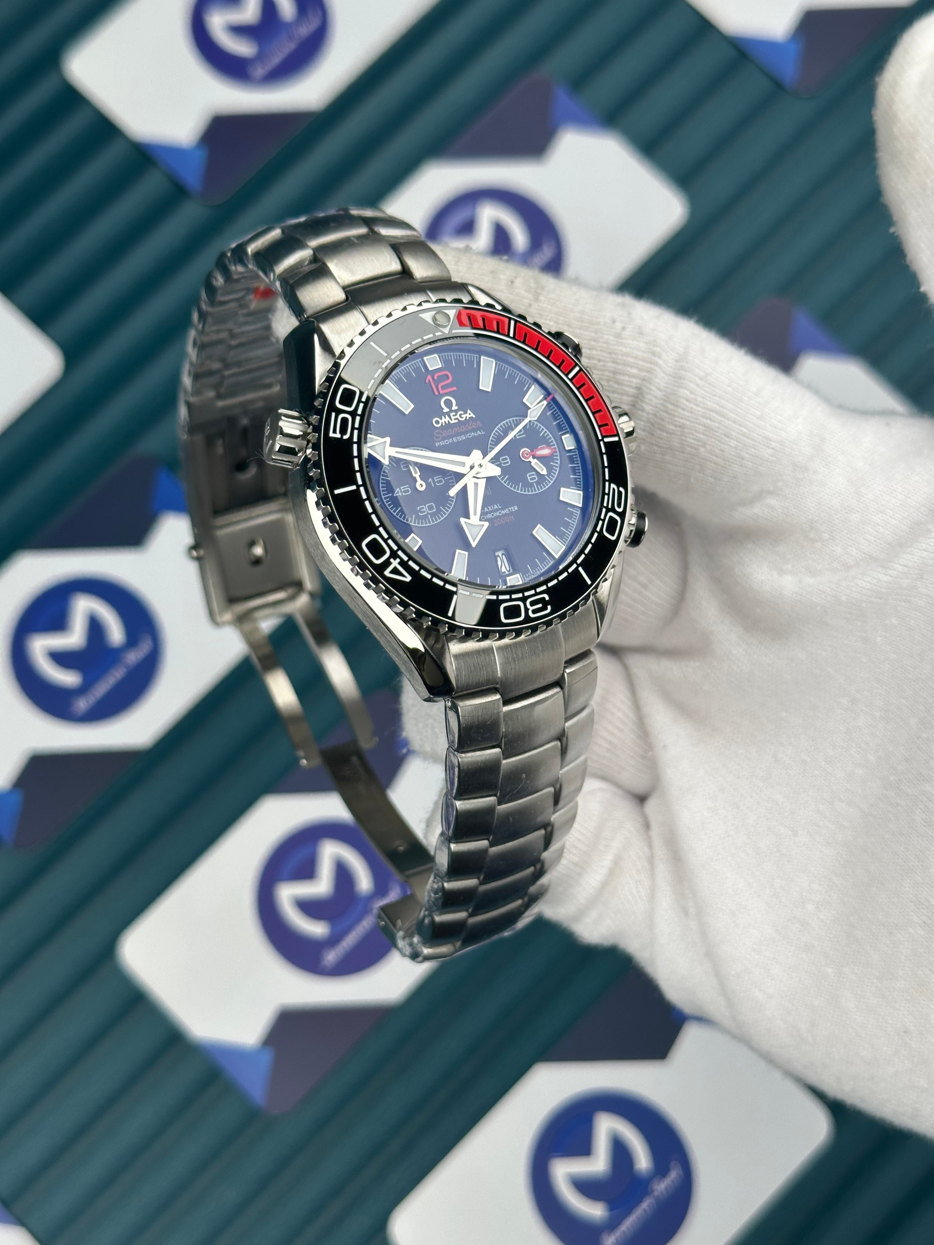 Omega Seamaster Planet Ocean Kırmızı Siyah Bezel Siyah Kadran 