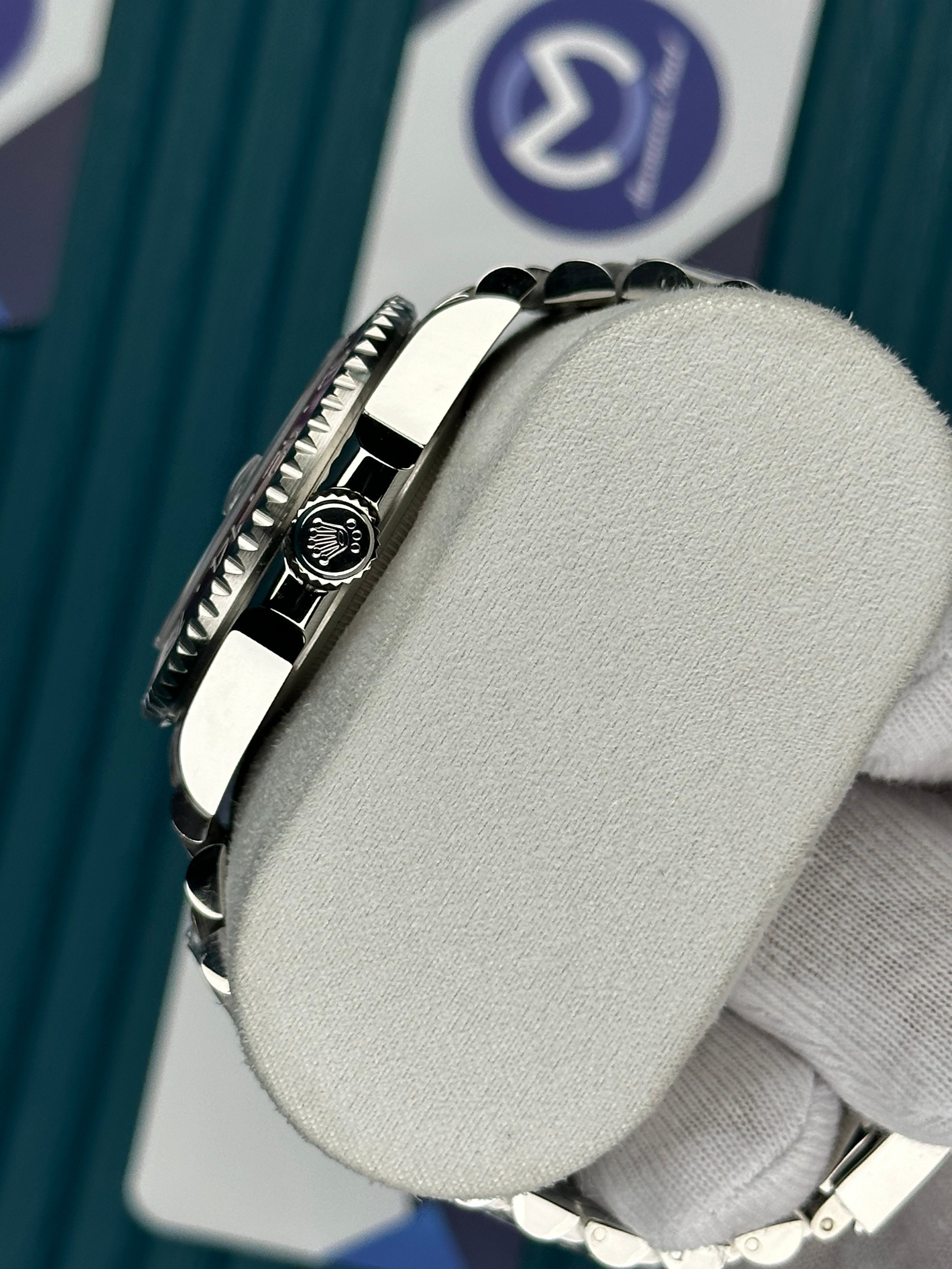 ROLEX SUBMARINER BLACK DIAL SILVER JUBILE