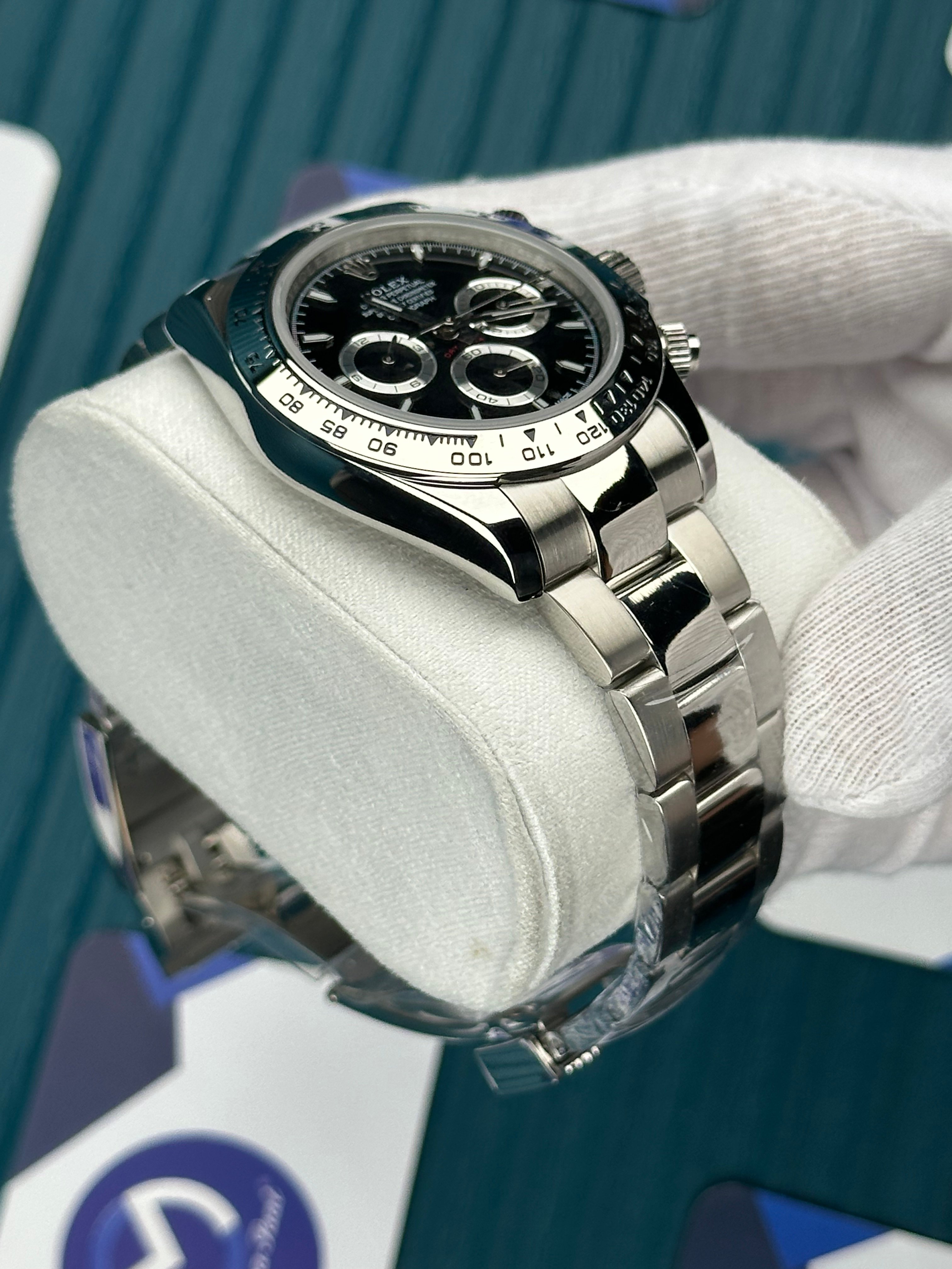 ROLEX DAYTONA BLACK DIAL SILVER BEZEL SILVER OYSTER