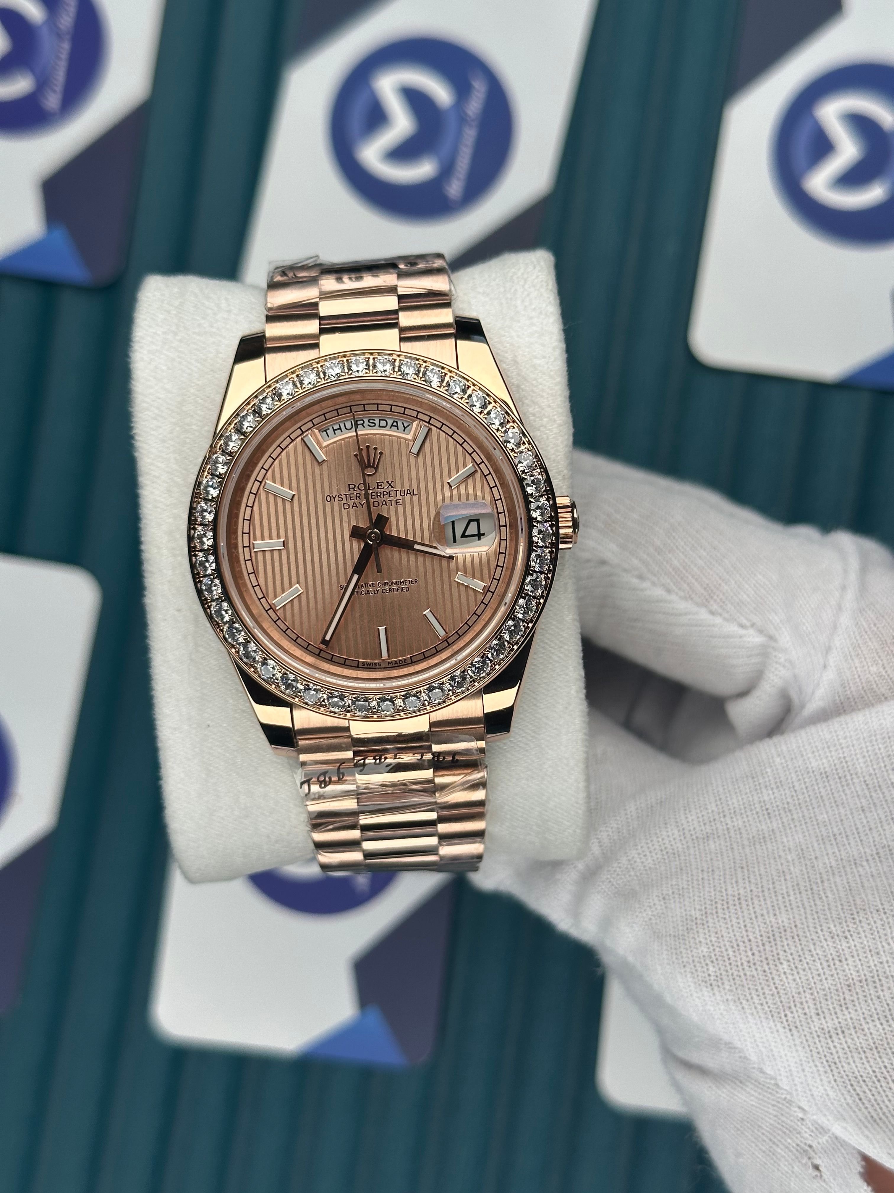 ROLEX DAY-DATE ROSE MOZAIK DAIL DIAMOND BEZEL ROSE PRESIDENT