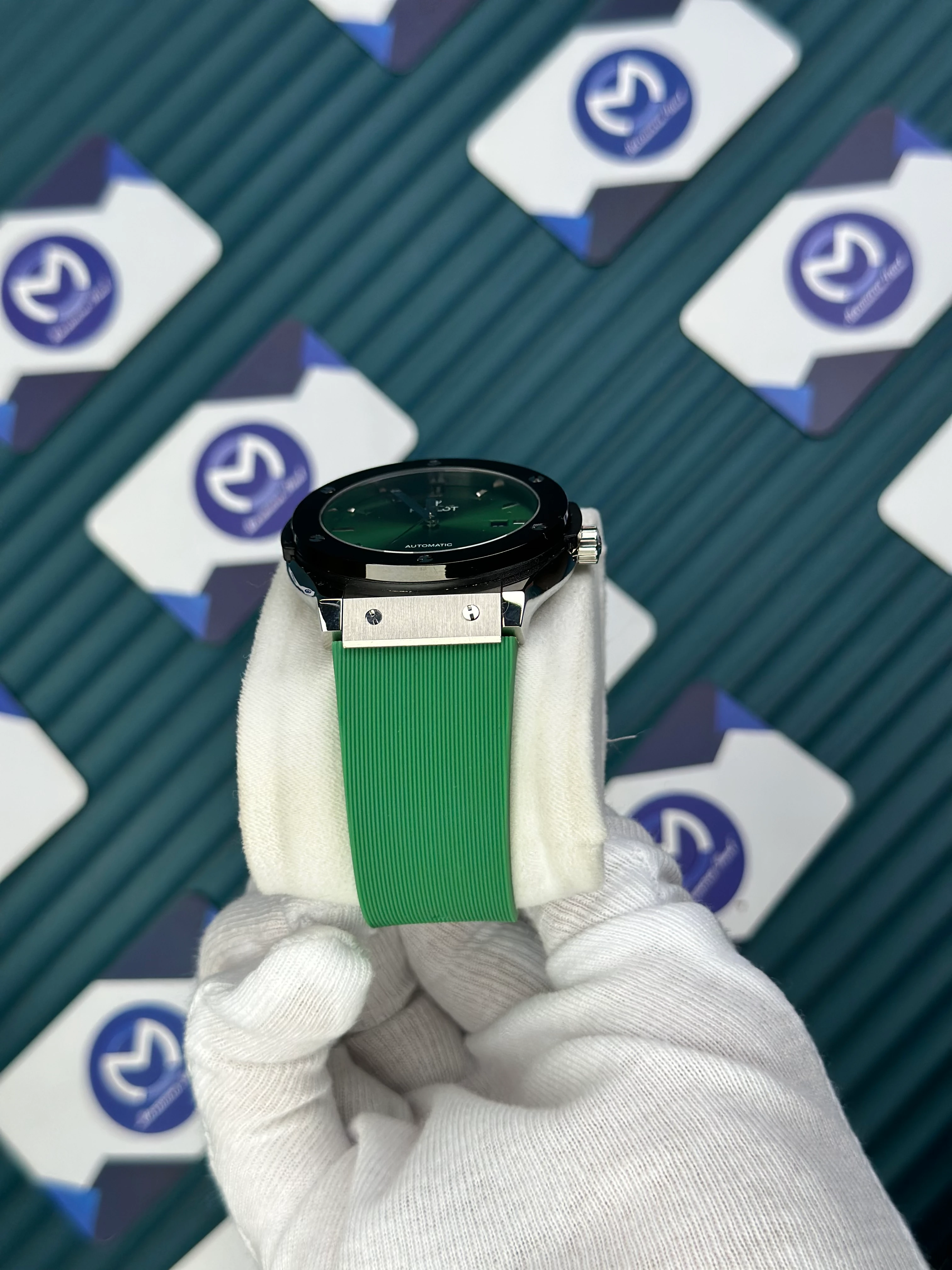 HUBLOT GENEVE AUTOMATIC VENDOME GREEN DIAL SILVER CASE BLACK BEZEL GREEN RUBBER CORD 