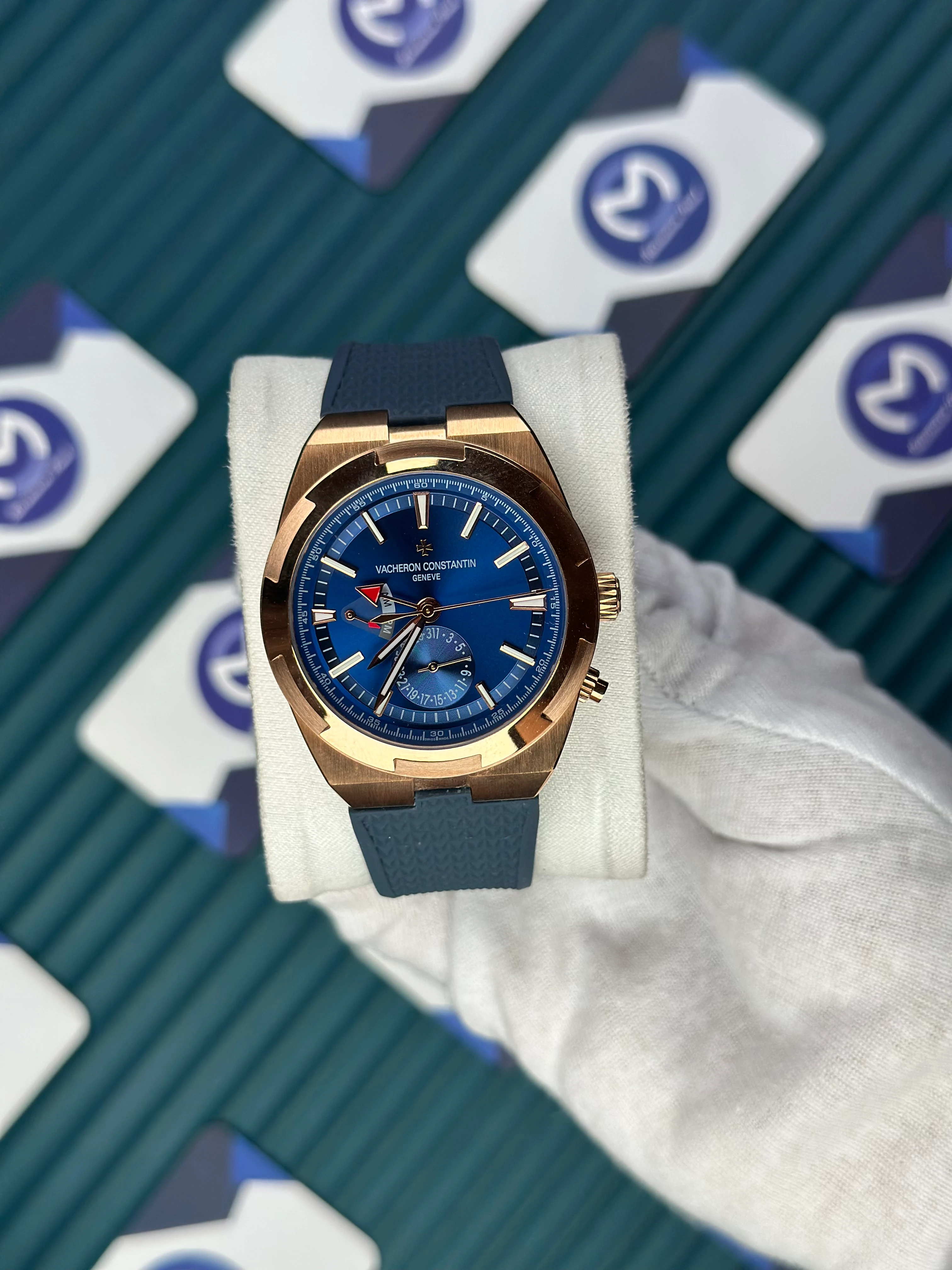 VACHERON CONSTANTİN BLUE DIAL ROSE CASE DUAL TIME OVERSEAS NAVY BLUE RUBBER