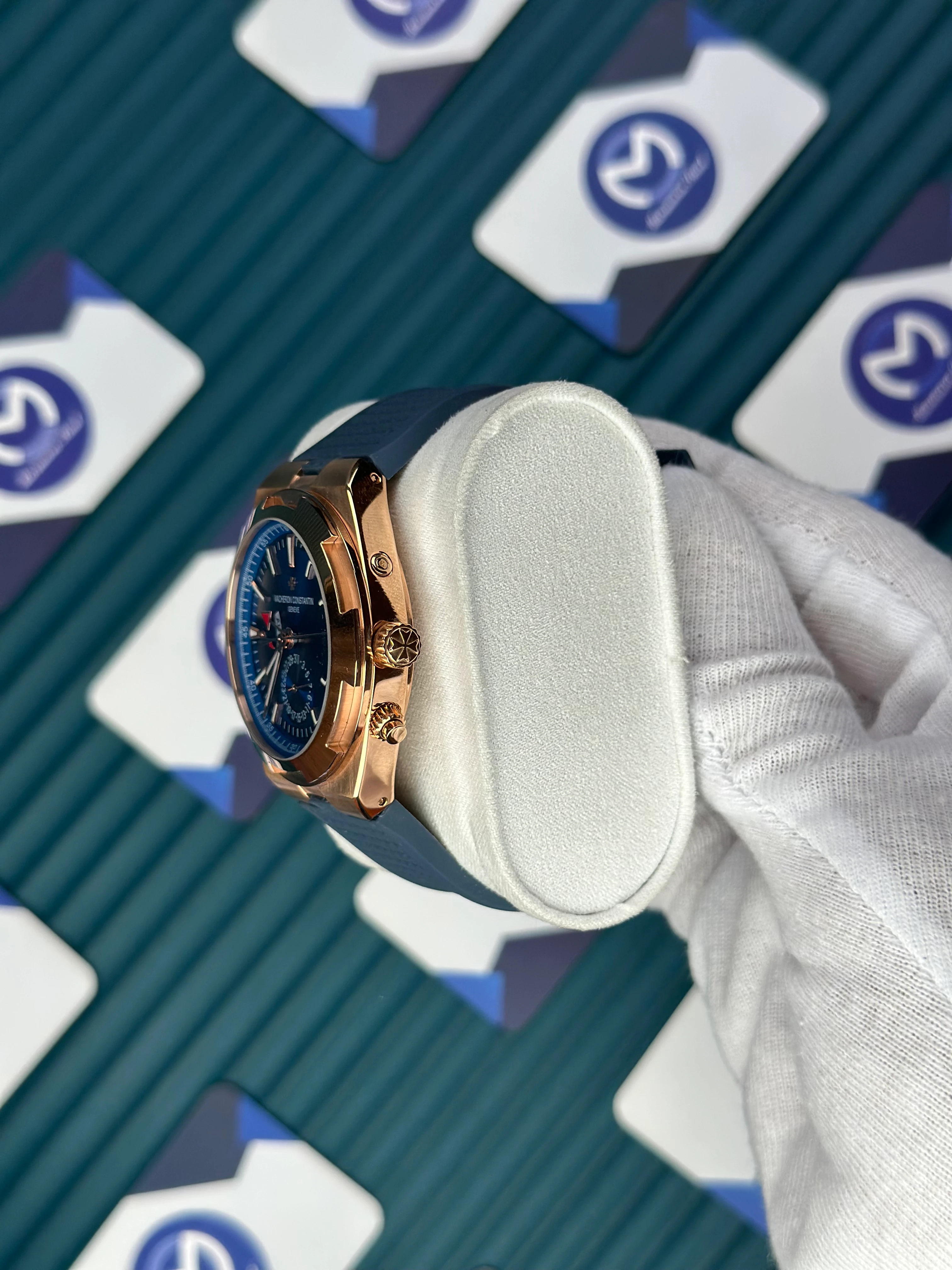 VACHERON CONSTANTİN BLUE DIAL ROSE CASE DUAL TIME OVERSEAS NAVY BLUE RUBBER