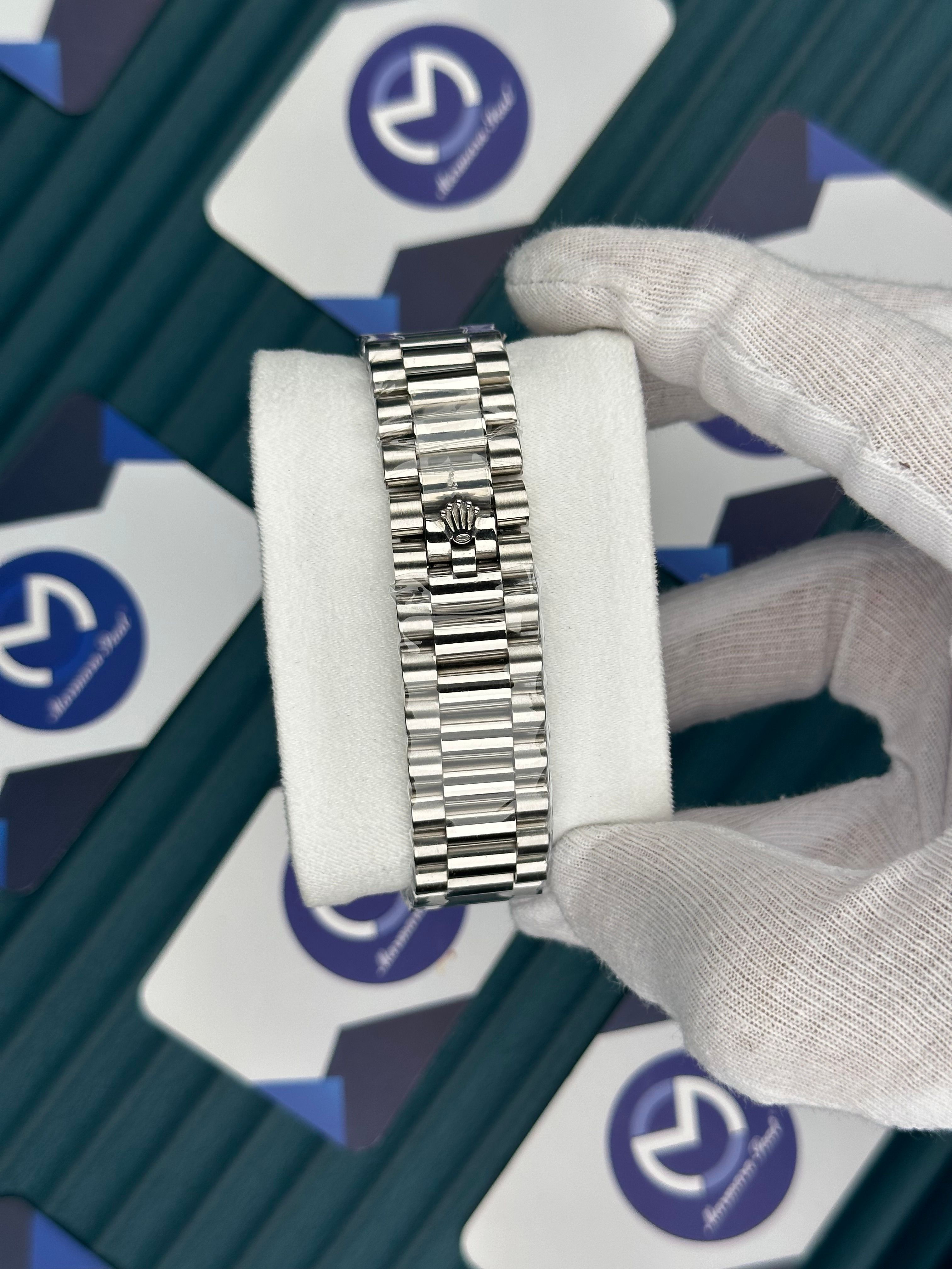 ROLEX DAY-DATE BLACK DIAL DIAMOND INDEX SILVER PRESIDENT