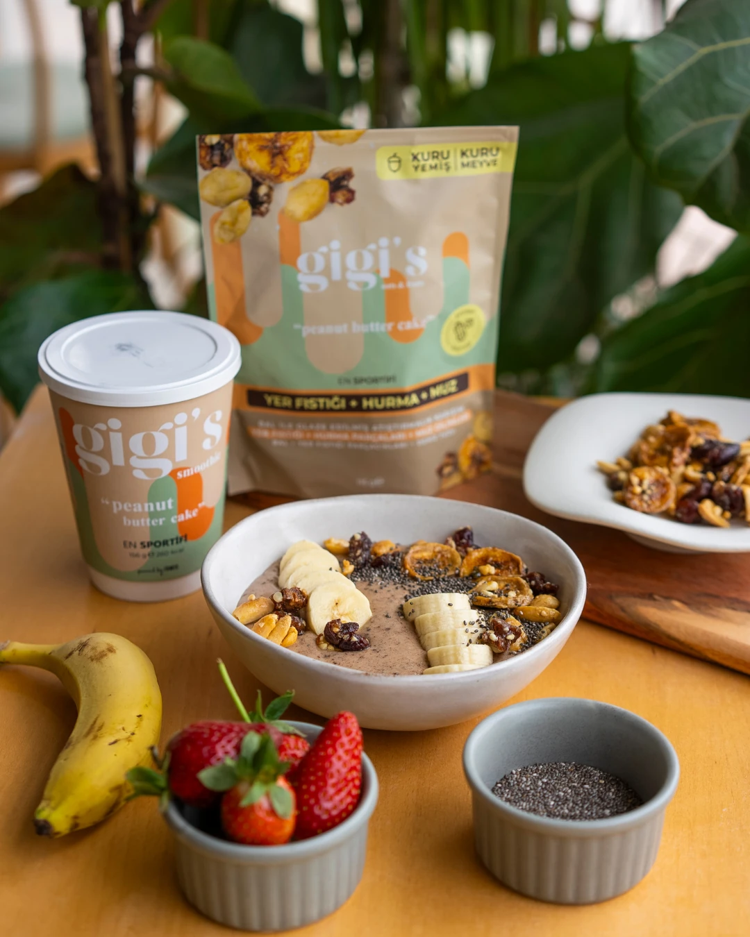 Peanut Butter Cake Bal ile Glaze Edilmiş Crunchie Karışım