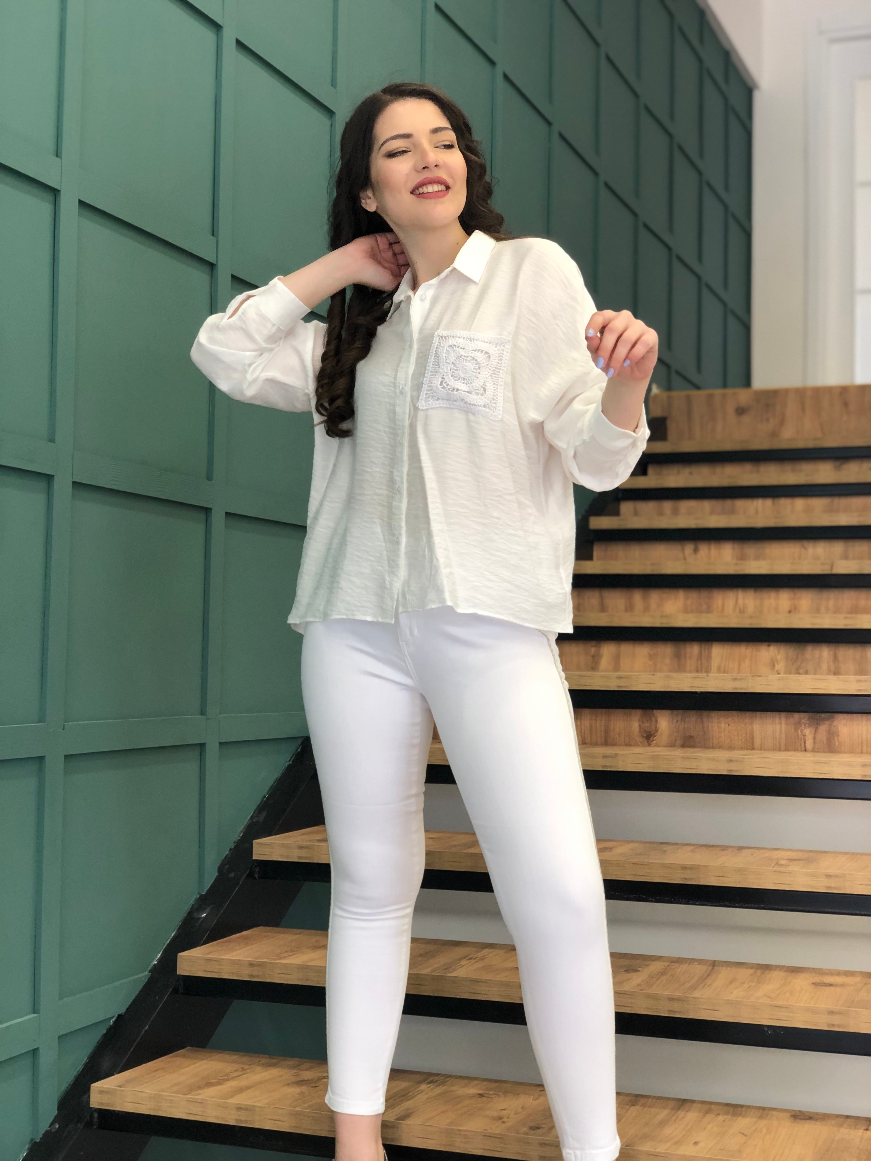 Kadın Beyaz Yüksek Bel Esnek Zincir Detaylı Skinny Kot Pantolon