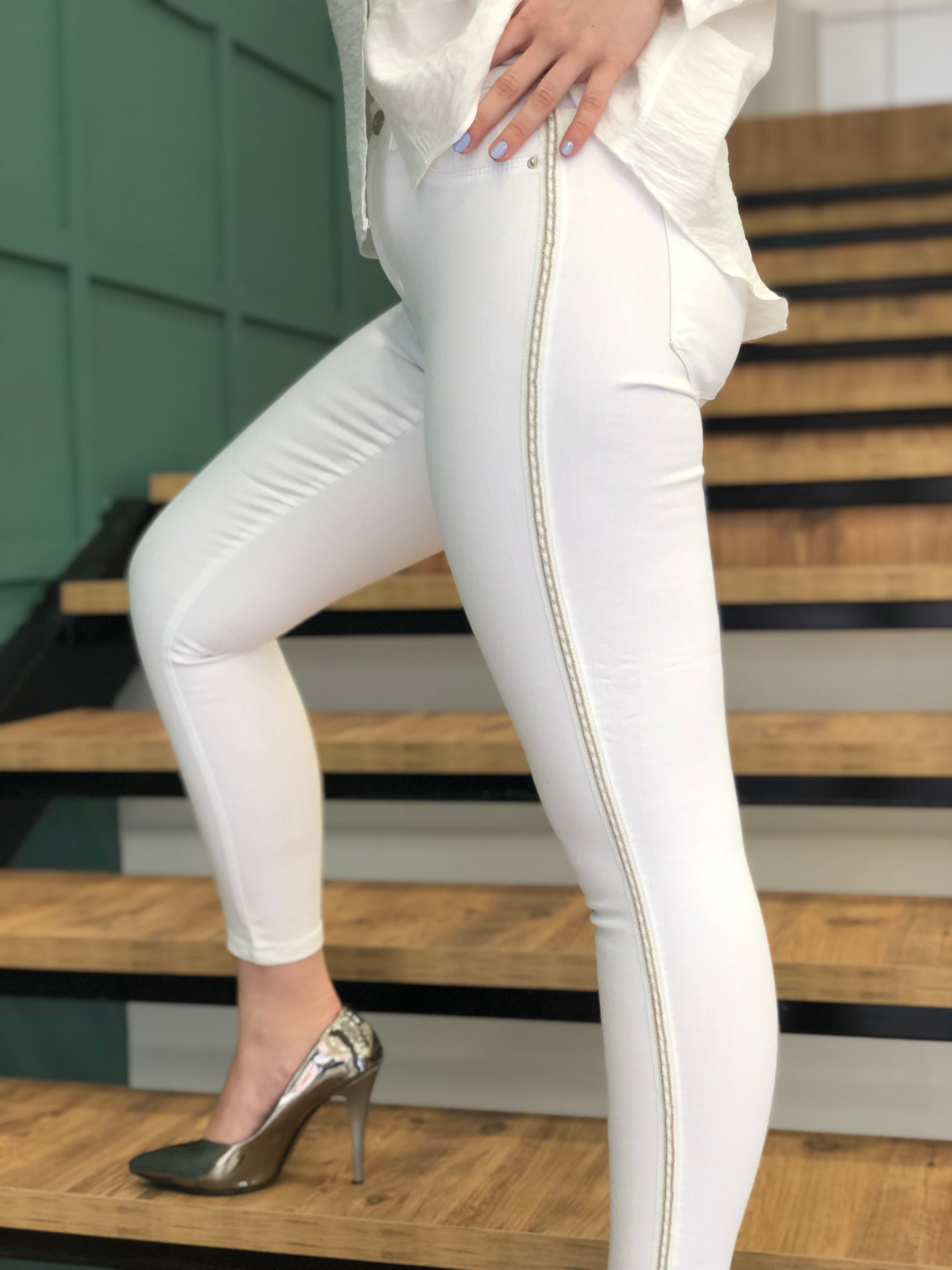 Kadın Beyaz Yüksek Bel Esnek Zincir Detaylı Skinny Kot Pantolon
