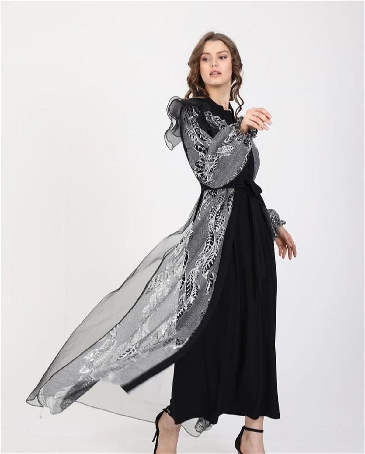 Pullu Yapraklı Abaya Siyah