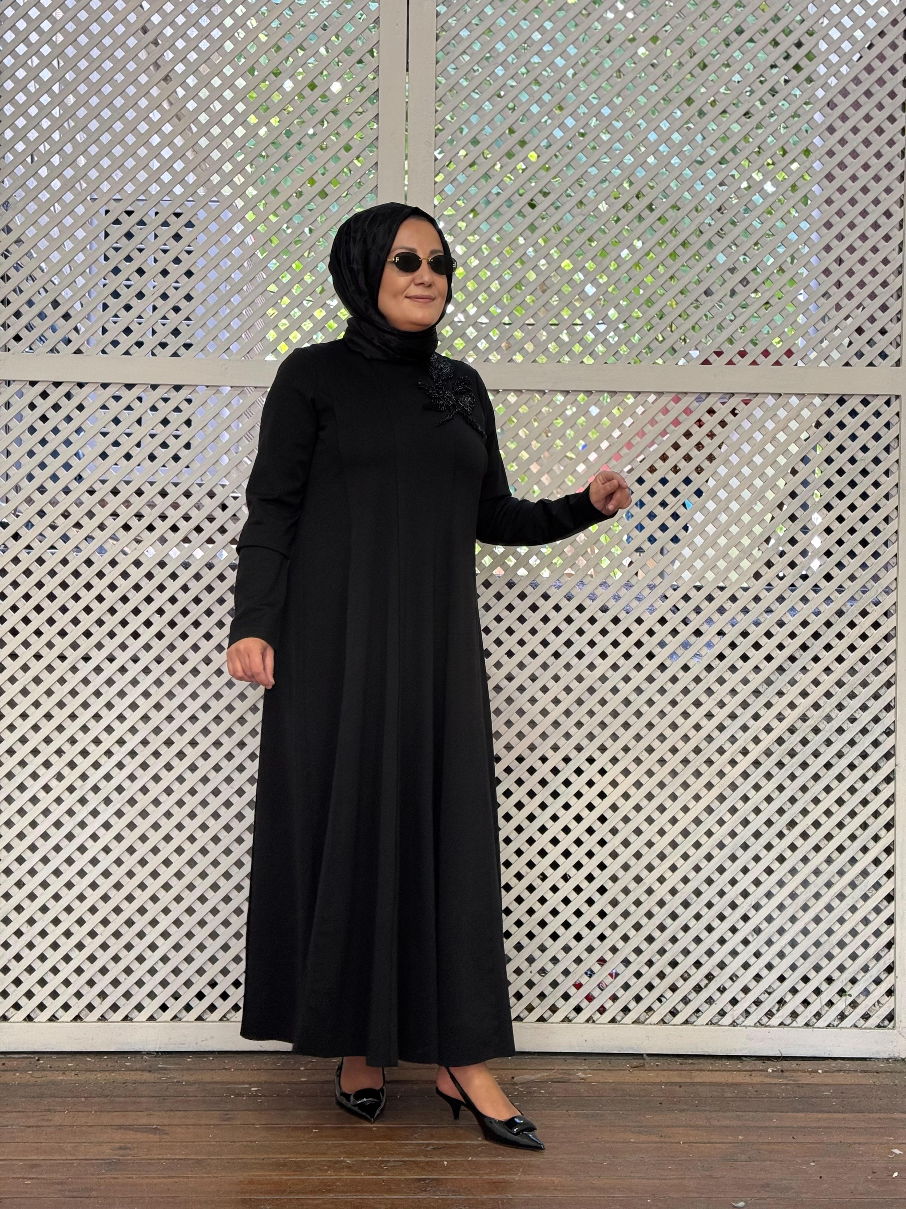 Gül Detaylı Elbise