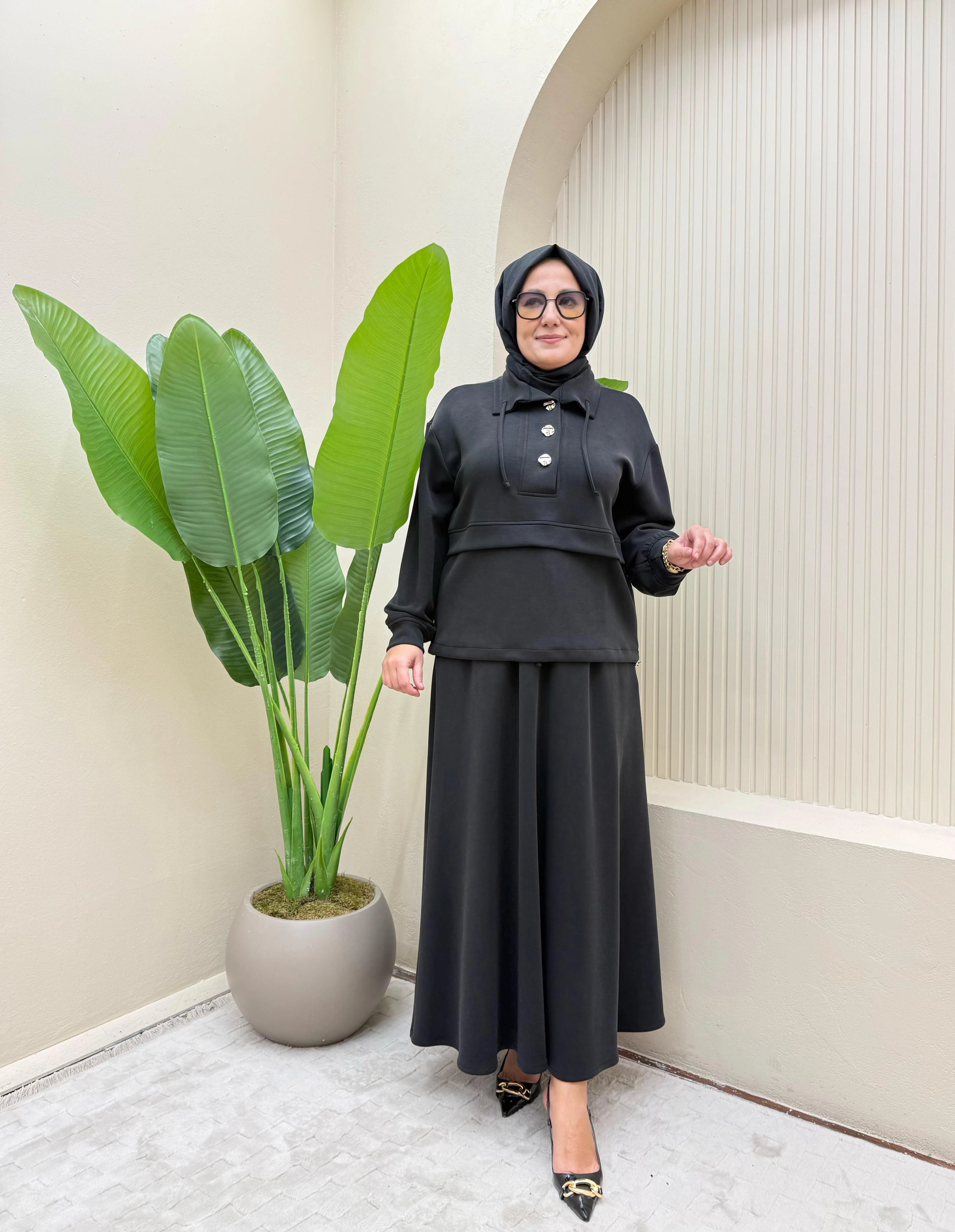 Gold Düğmeli Etekli Takım - SİYAH