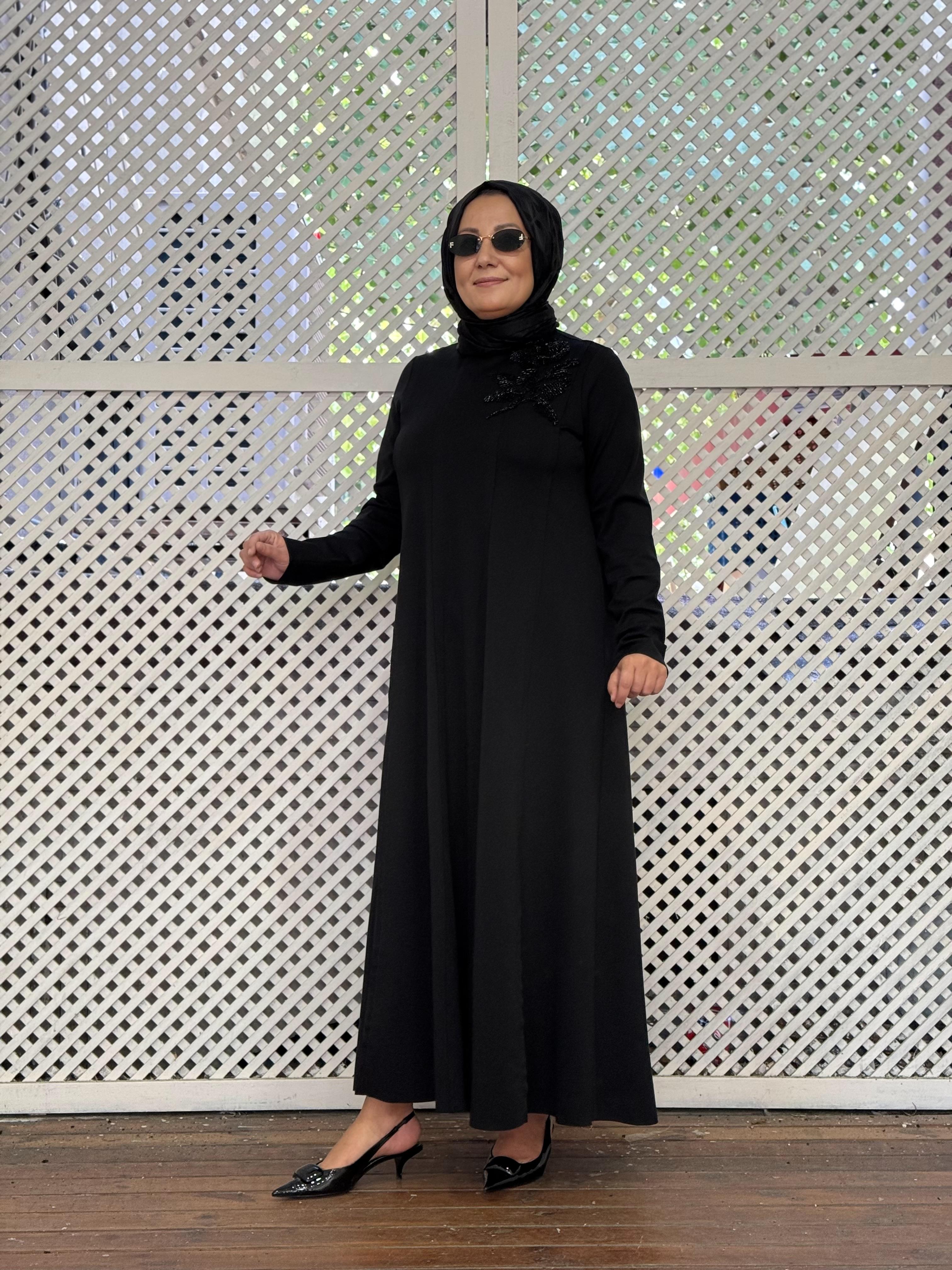 Gül Detaylı Elbise