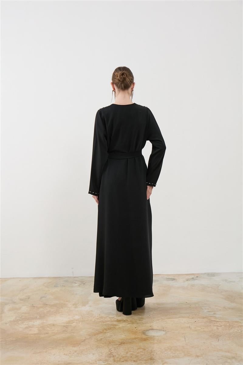 Minny Önü Pilise Detaylı Sarkık Taşlı Abaya-Siyah