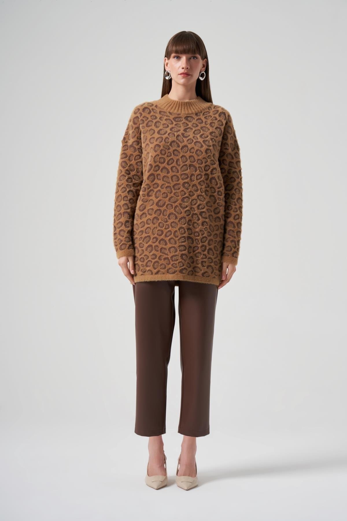 Leopar Kazak-Camel