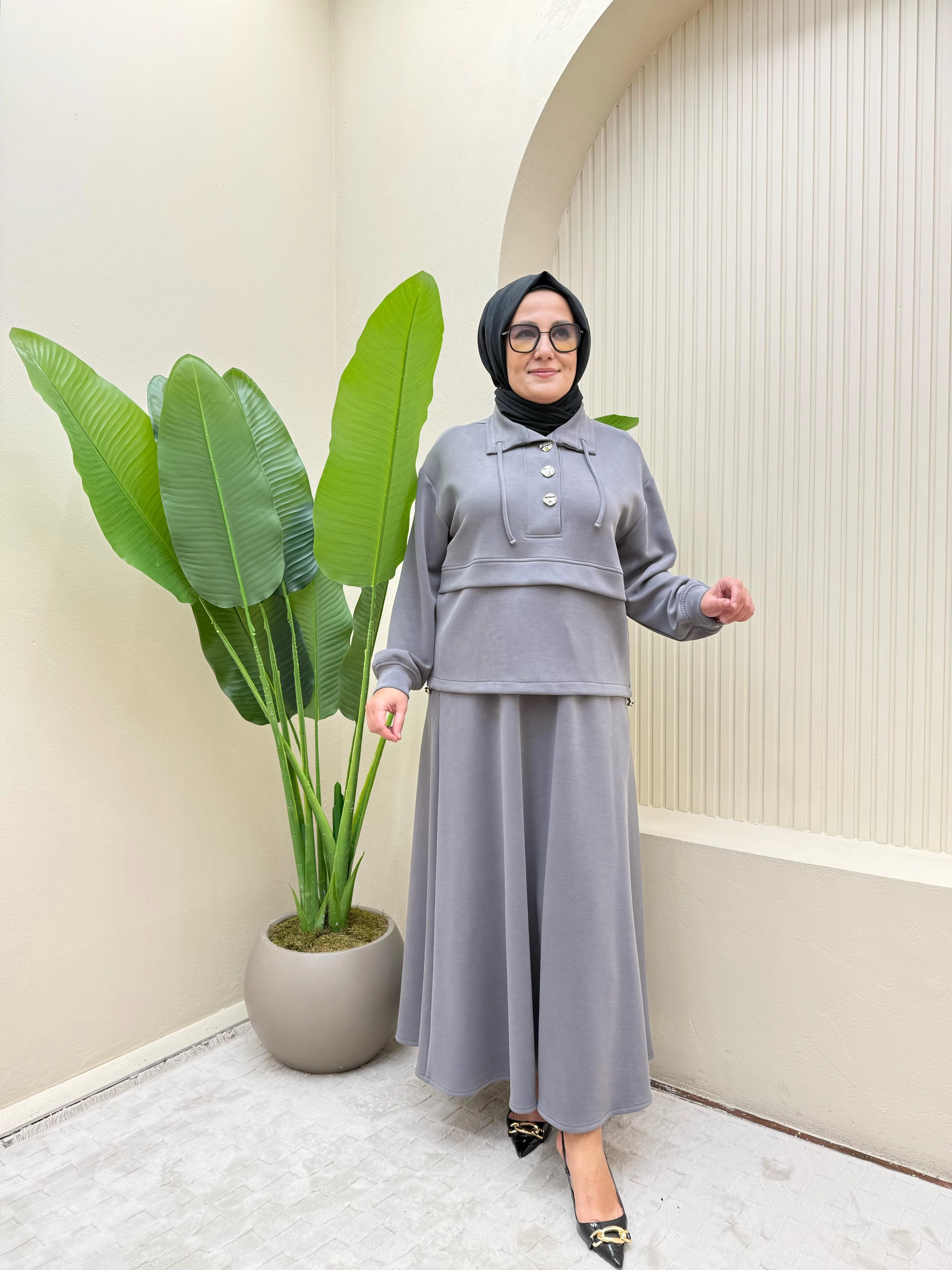 Gold Düğmeli Etekli Takım - GRİ