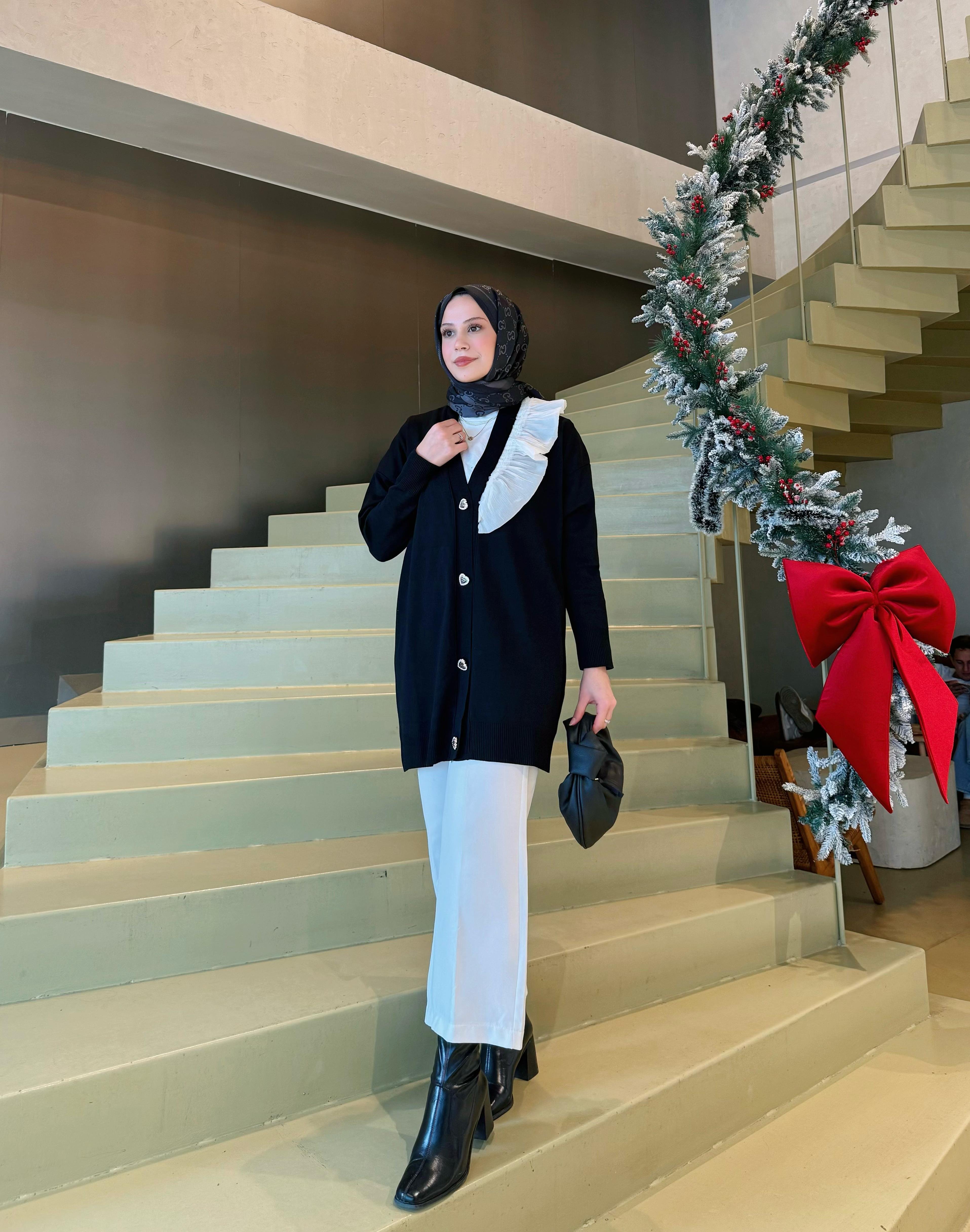 Kalp Düğmeli Hırka Siyah Beyaz