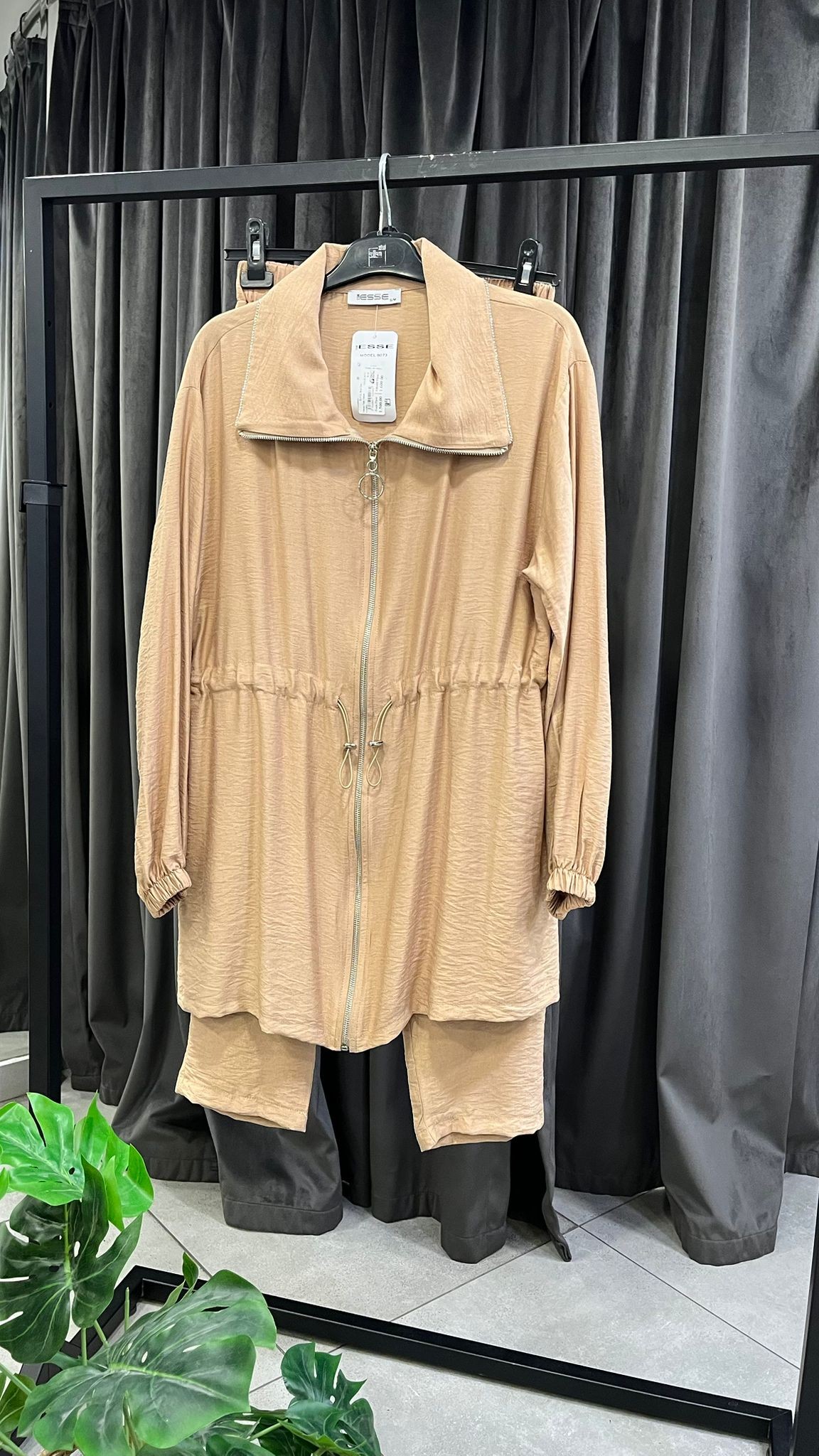 YAKASI TAŞLI TAKIM CAMEL