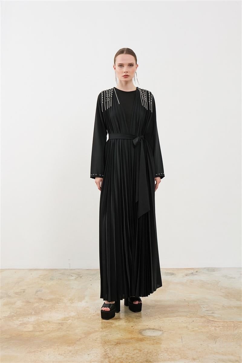 Minny Önü Pilise Detaylı Sarkık Taşlı Abaya-Siyah