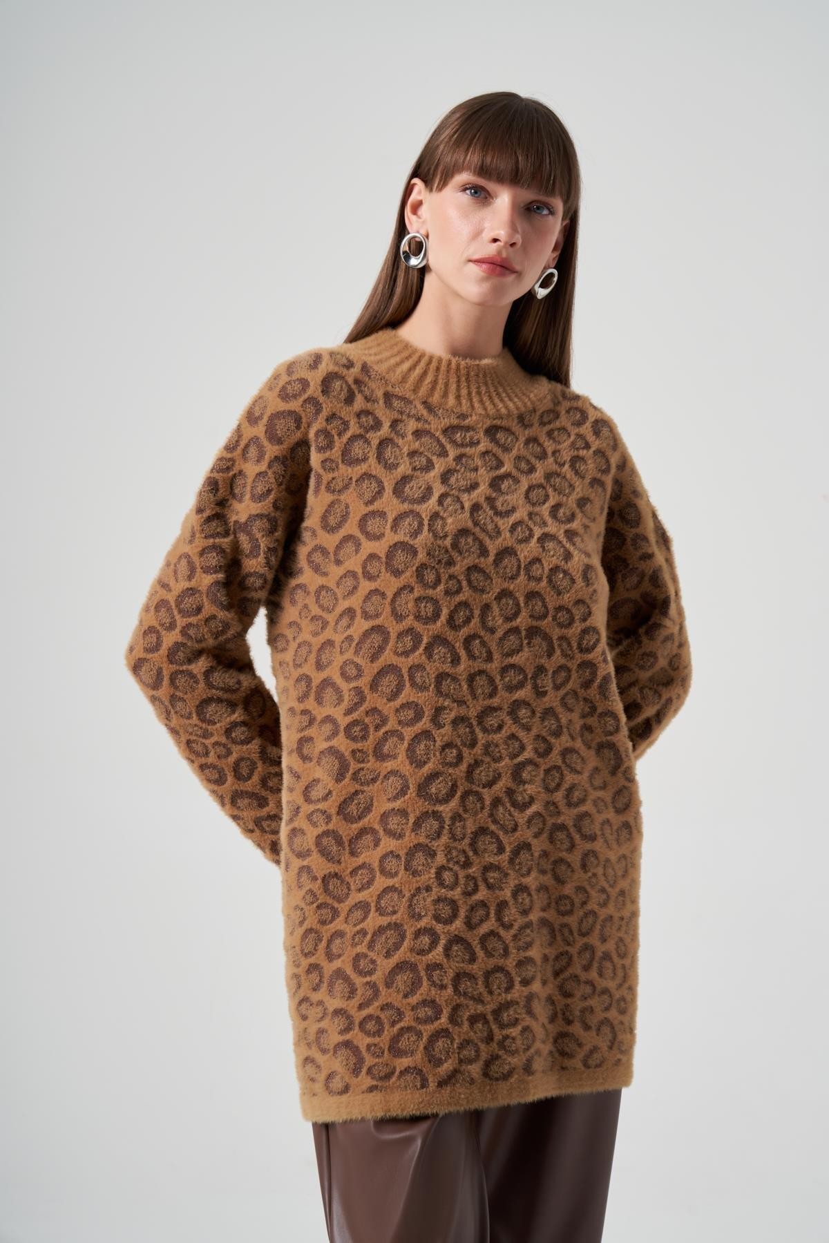 Leopar Kazak-Camel