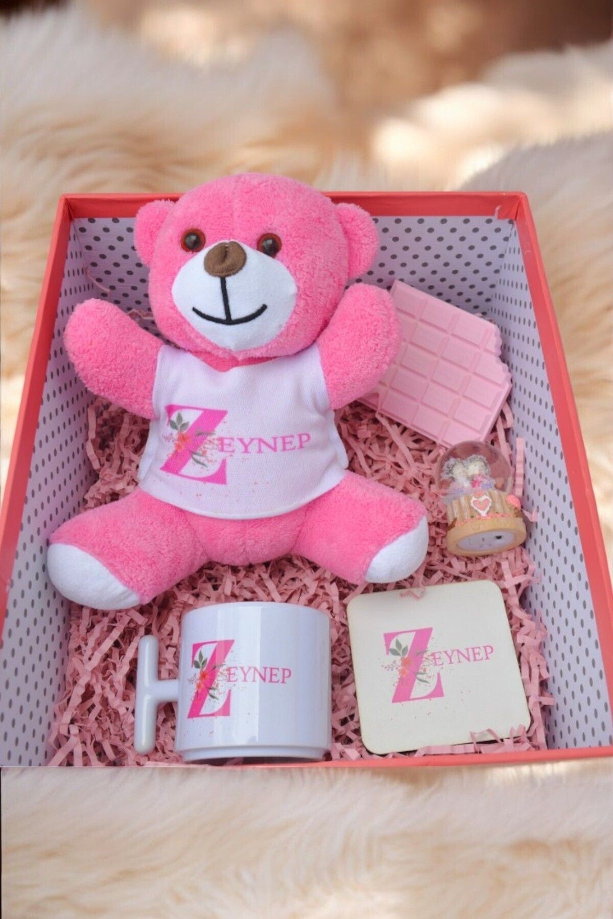 Kişiye Özel Sevimli Peluş Ayıcıklı Hediye Kutusu (Özelleştirilebilir)