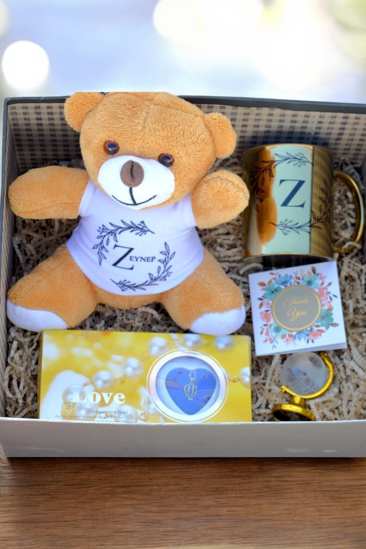 Kişiye Özel Sevimli Peluş ve Gold Temalı Hediye Kutusu