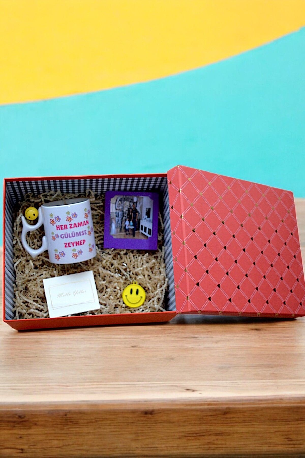 Kişiselleştirilmiş Gülümse Temalı Lik Set ( Premium Kutusunda)