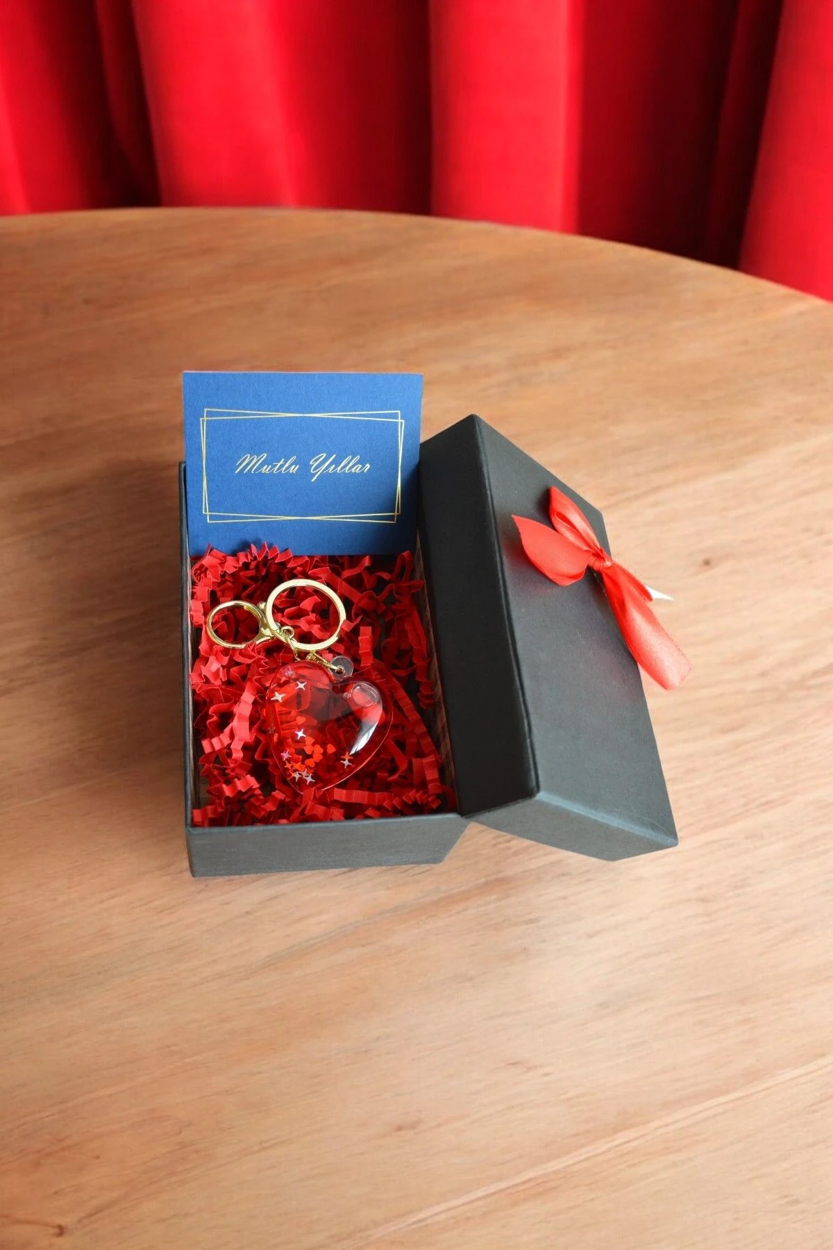 Aşkın Simgesi Kalp Tasarımlı Şık Anahtarlık Kutulu (NOT YAZILABİLİR)