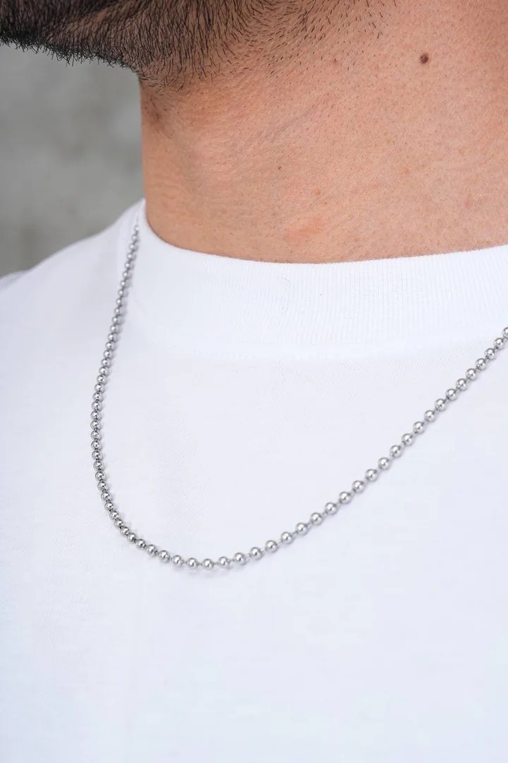 Unisex Pamuk Kaliteli Oversize Beyaz Tişört – Şık Rahat Günlük Kombin