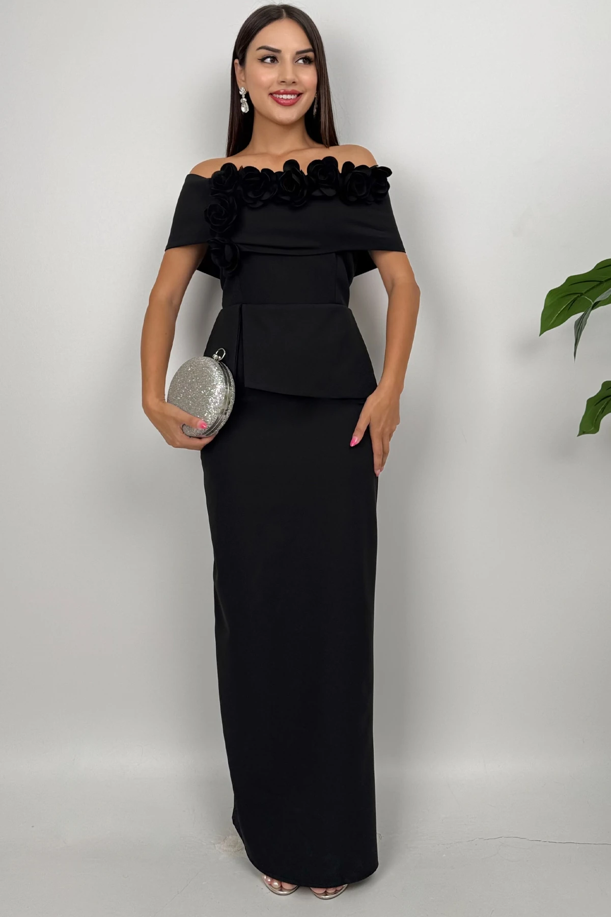 Vivenza Gül Detaylı Omuz Açık Kayık Yaka Uzun Siyah Abiye Elbise, Nişan ve Düğün Zarafeti