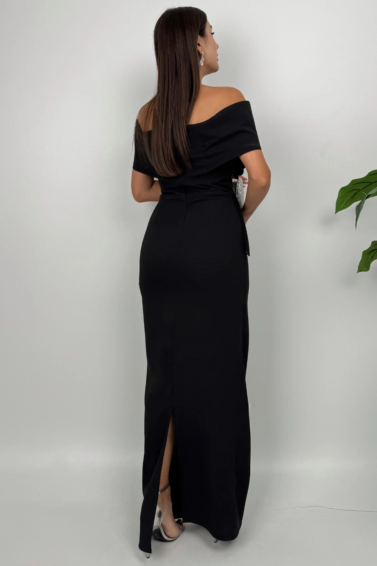 Vivenza Gül Detaylı Omuz Açık Kayık Yaka Uzun Siyah Abiye Elbise, Nişan ve Düğün Zarafeti